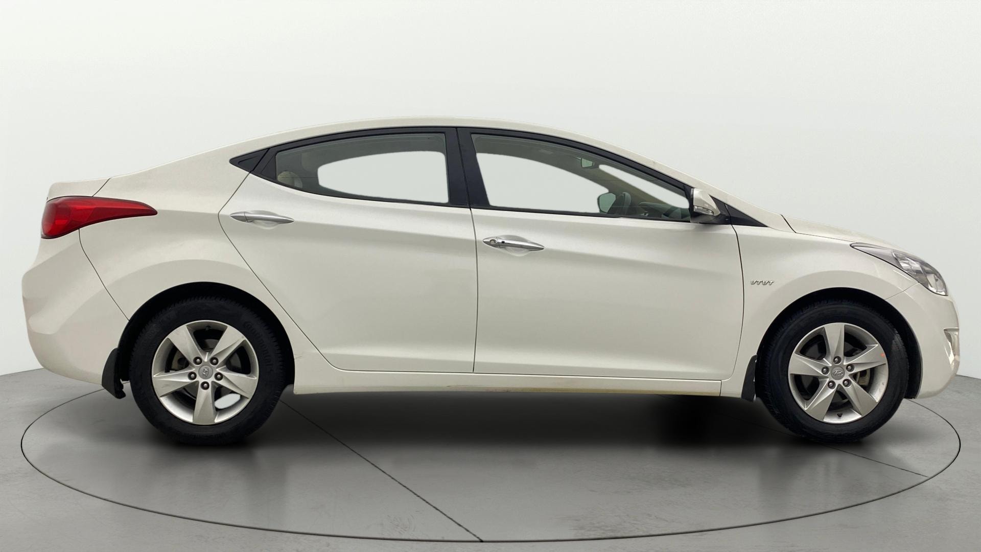 View 2013 Hyundai Elantra 1.6 CRDi S Image 9 Used 2013 Hyundai Elantra 1.6 CRDi S Image 9