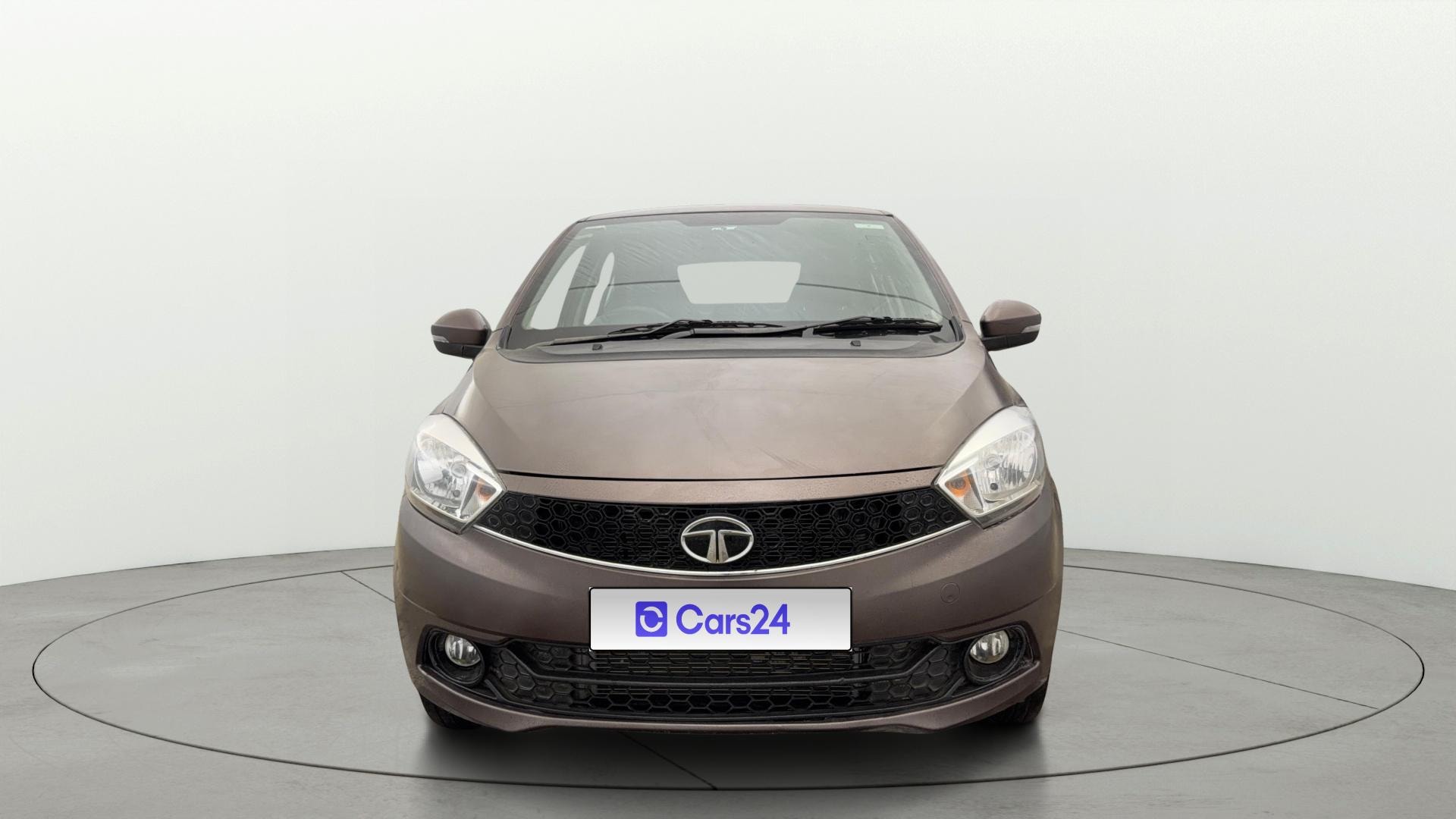 View 2017 Tata Tigor XT Petrol Image 1 Used 2017 Tata Tigor XT Petrol Image 1