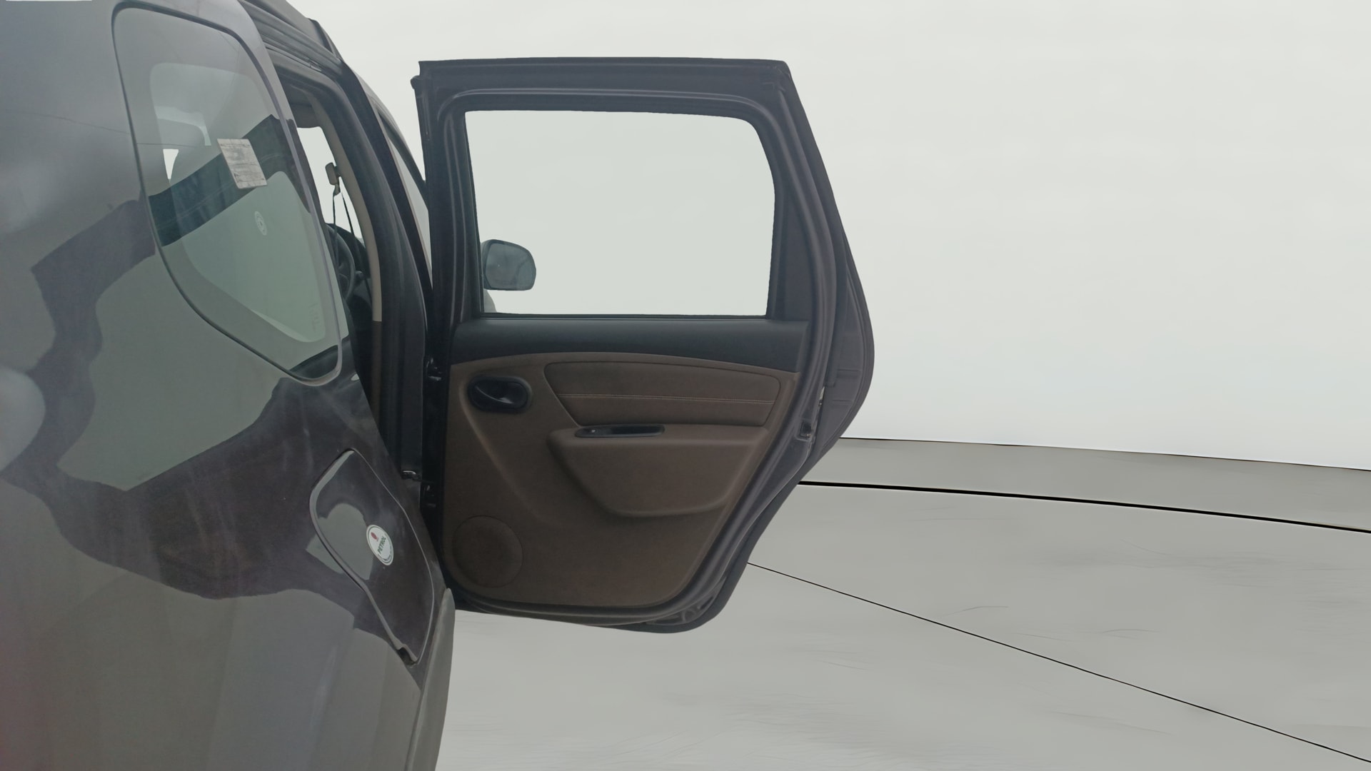 View 2018 Renault Duster Petrol RXS BS IV Image 7 Used 2018 Renault Duster Petrol RXS BS IV Image 7