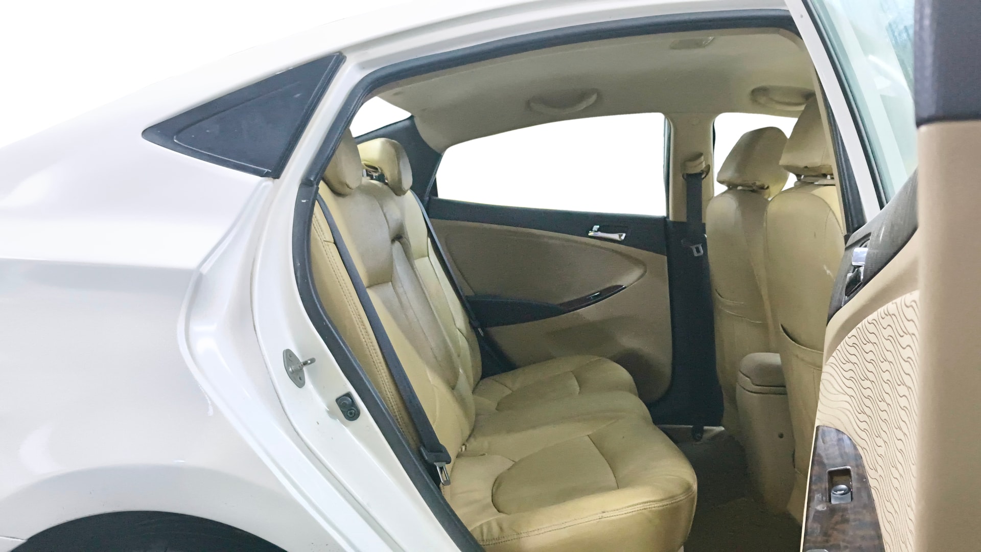 View 2014 Hyundai Fluidic Verna 1.6 CRDI SX Image 30 Used 2014 Hyundai Fluidic Verna 1.6 CRDI SX Image 30