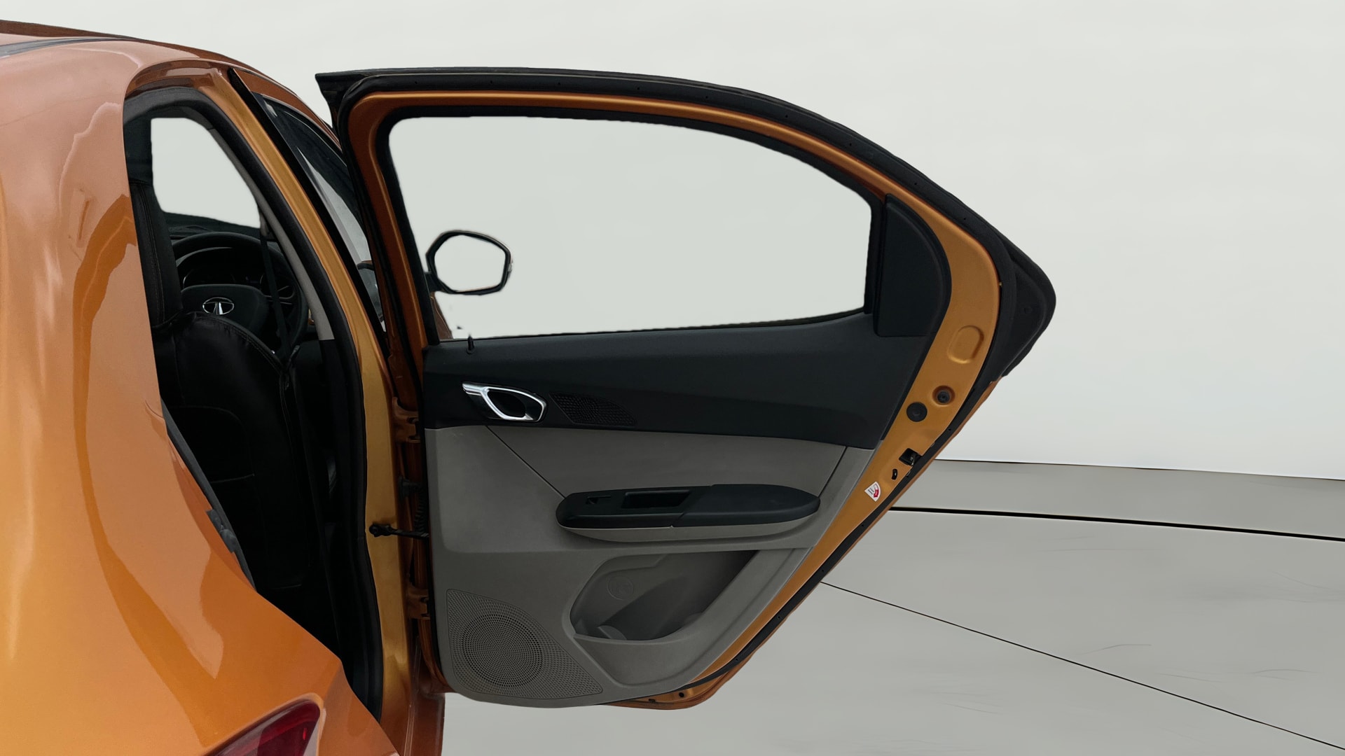 View 2018 Tata Tiago Revotorq XB Image 8 Used 2018 Tata Tiago Revotorq XB Image 8