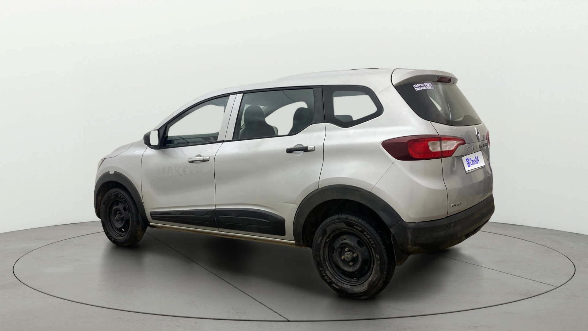 View 2022 Renault Triber RXE Image 2 Used 2022 Renault Triber RXE Image 2