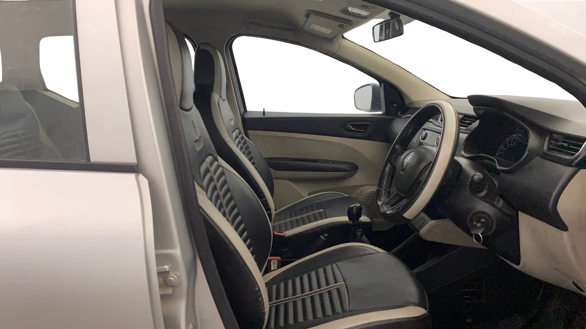 View 2022 Renault Triber RXE Image 19 Used 2022 Renault Triber RXE Image 19