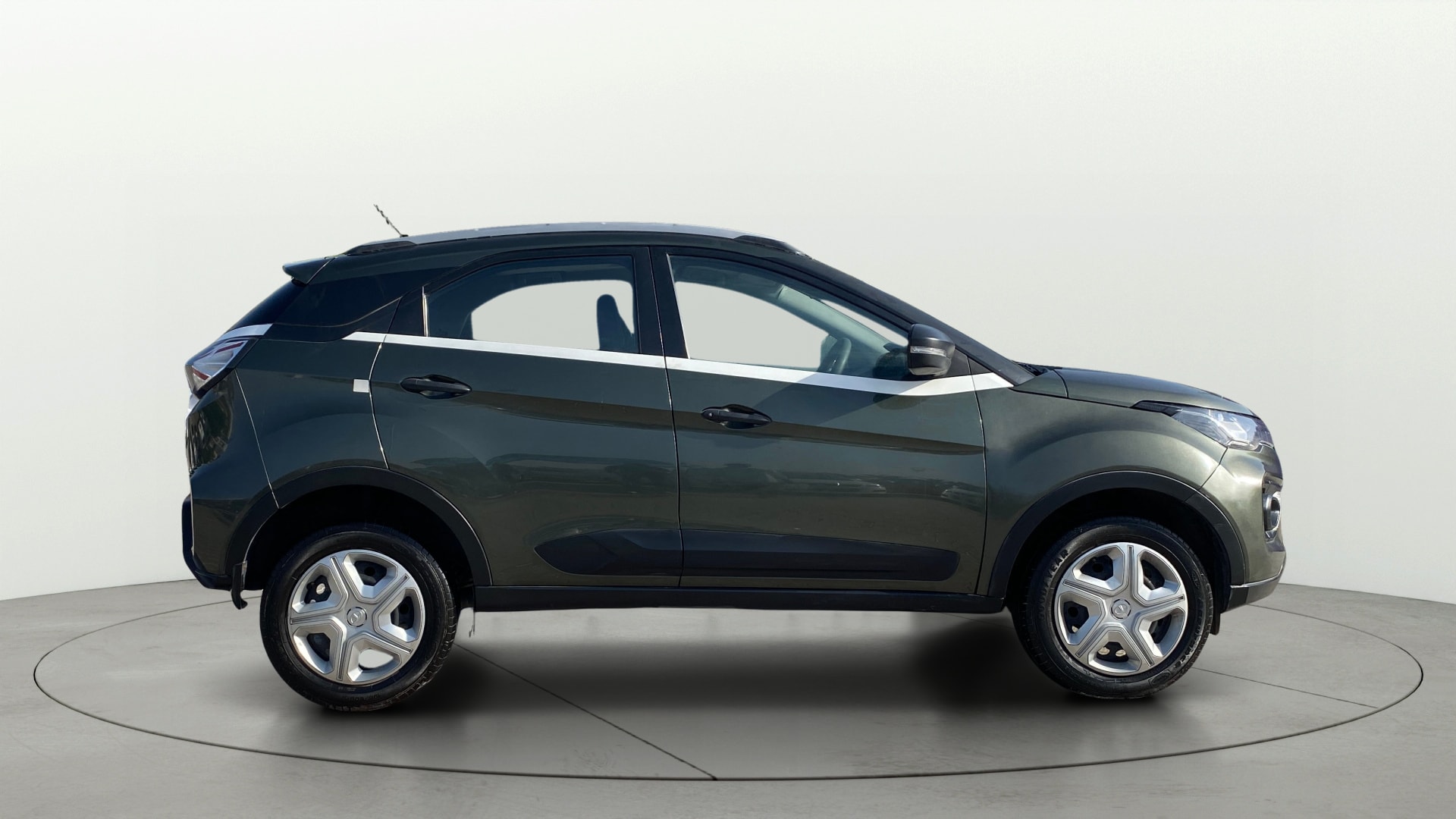 View 2022 Tata Nexon Revotron XE Image 8 Used 2022 Tata Nexon Revotron XE Image 8
