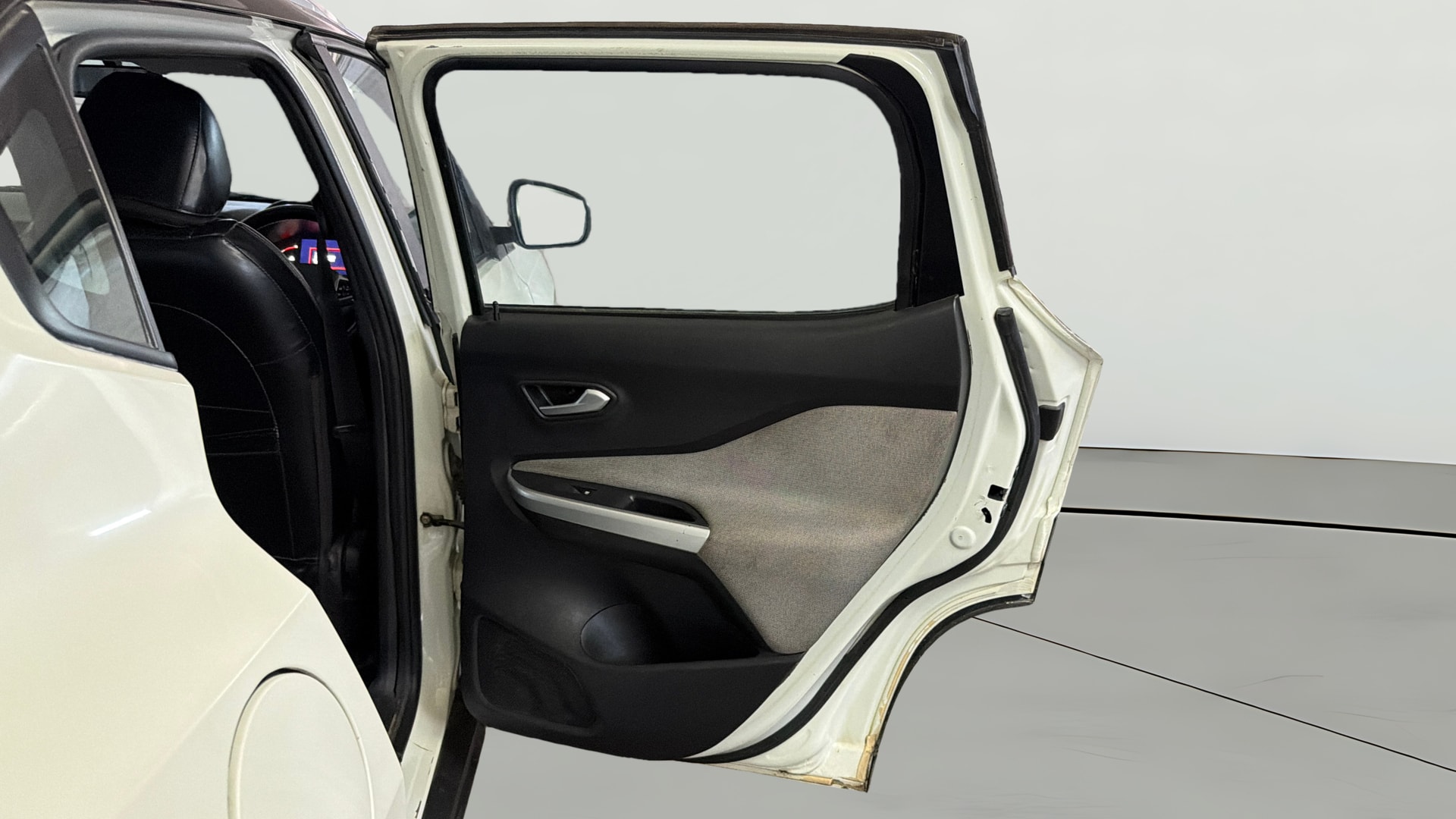 View 2022 Nissan Magnite XV Image 5 Used 2022 Nissan Magnite XV Image 5