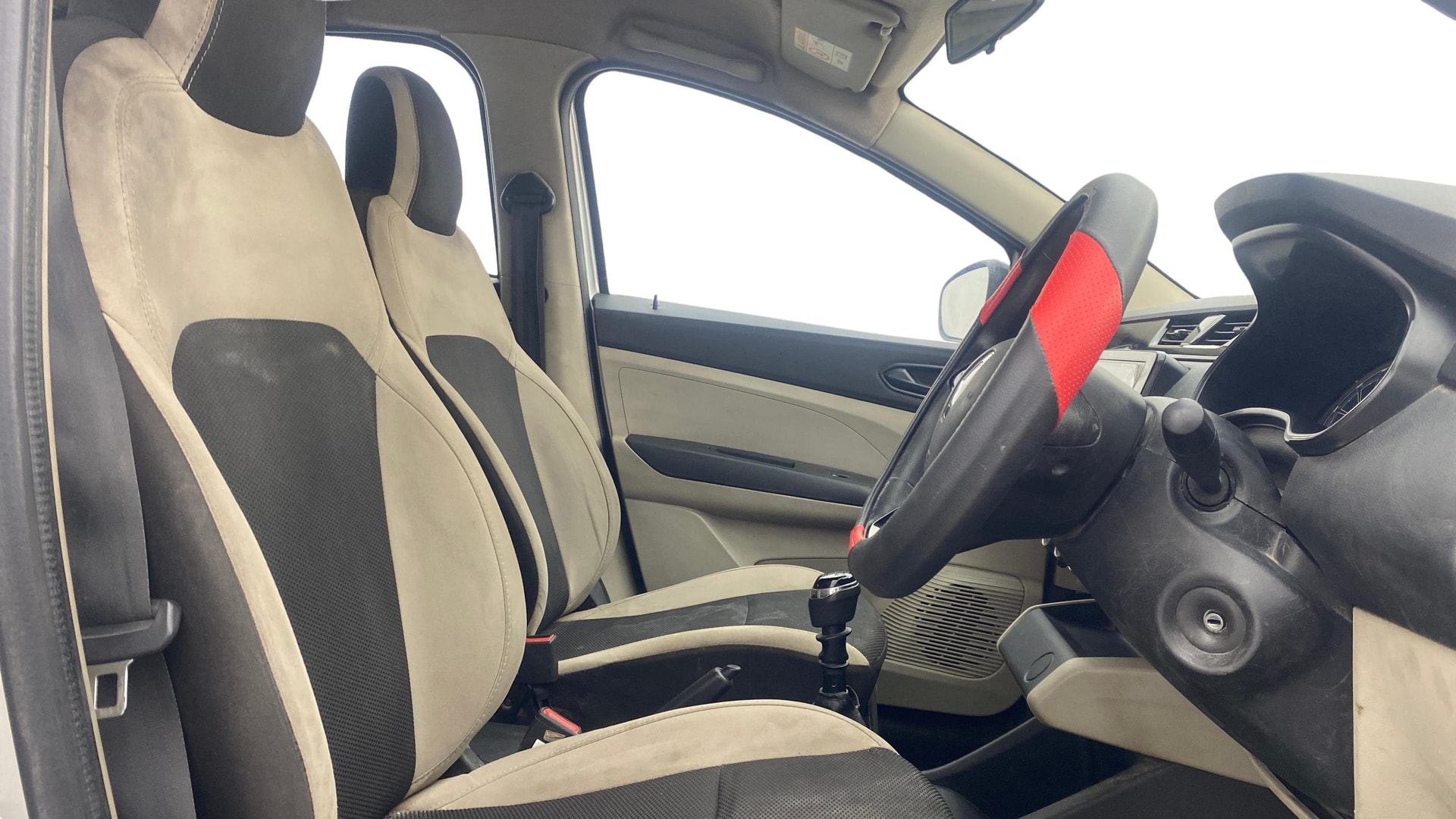 View 2022 Renault Triber RXT Image 26 Used 2022 Renault Triber RXT Image 26