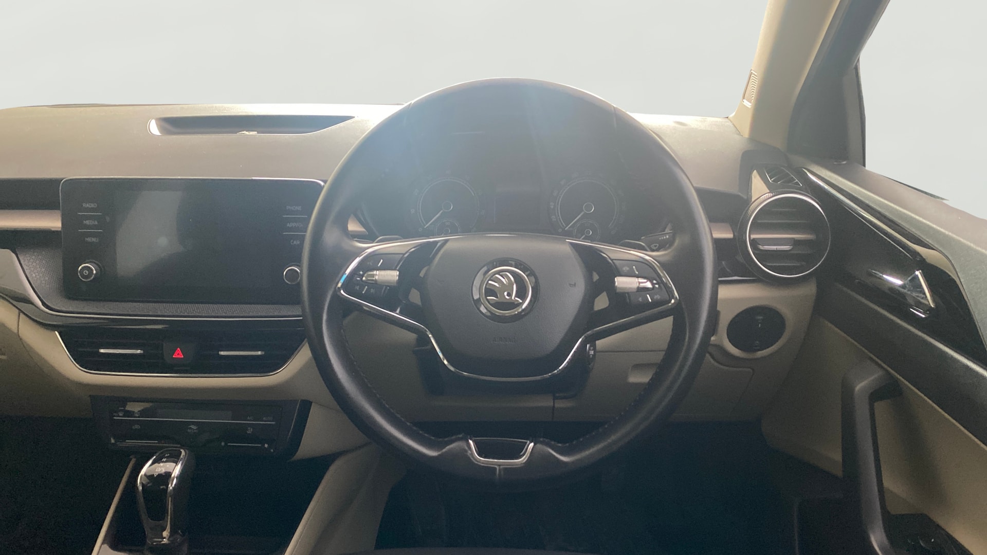 View 2023 Skoda Slavia Ambition 1.0 TSI AT Image 20 Used 2023 Skoda Slavia Ambition 1.0 TSI AT Image 20