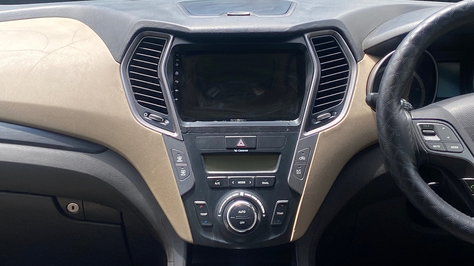 View 2014 Hyundai Santa Fe 2WD AT Image 34 Used 2014 Hyundai Santa Fe 2WD AT Image 34