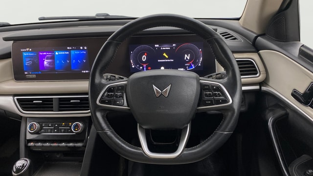 View Mahindra XUV700 Image 14 Used Mahindra XUV700 Image 14