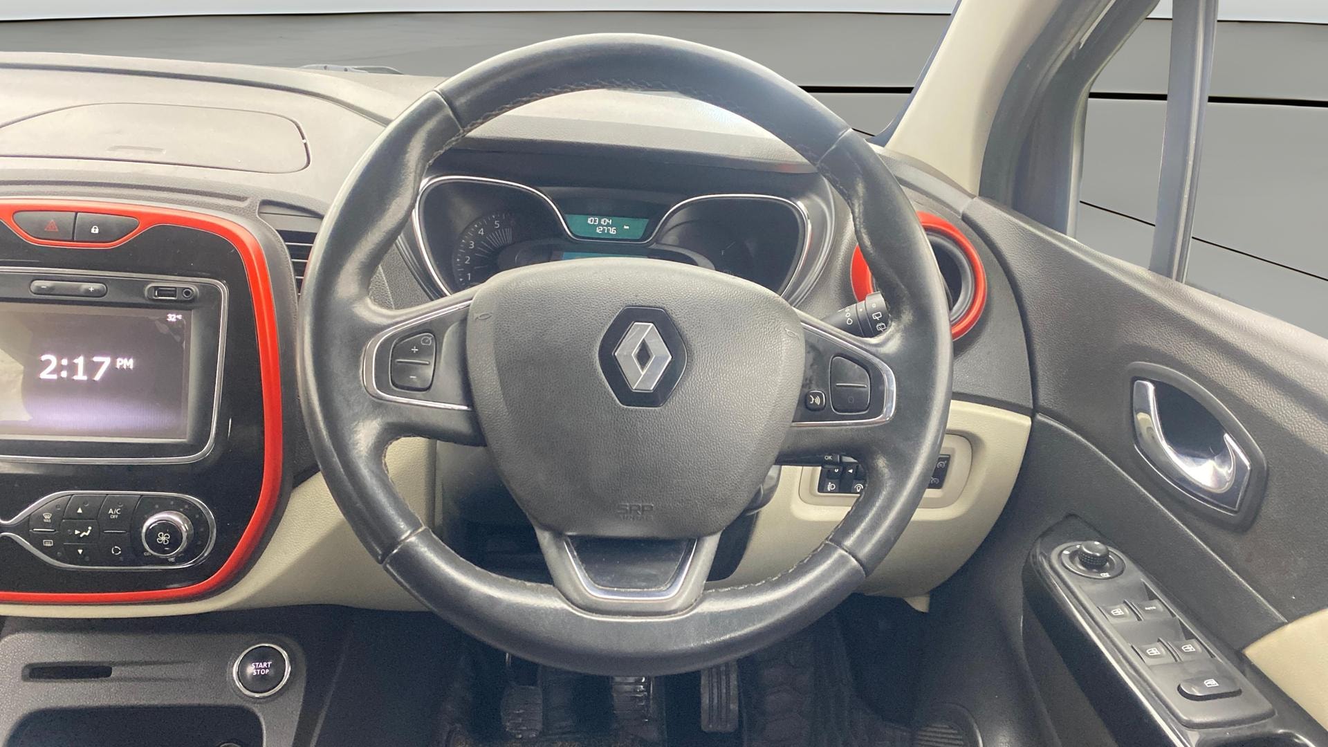 View 2019 Renault Captur Platine Petrol Dual Tone Image 13 Used 2019 Renault Captur Platine Petrol Dual Tone Image 13
