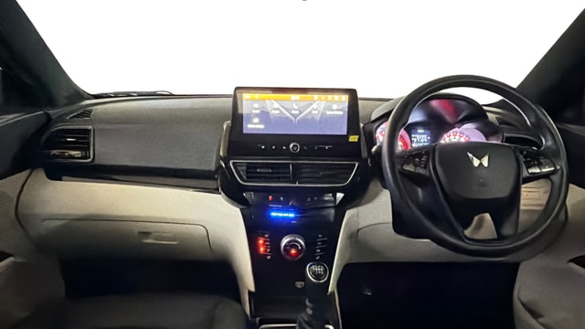 View Mahindra XUV 3XO Image 16 Used Mahindra XUV 3XO Image 16