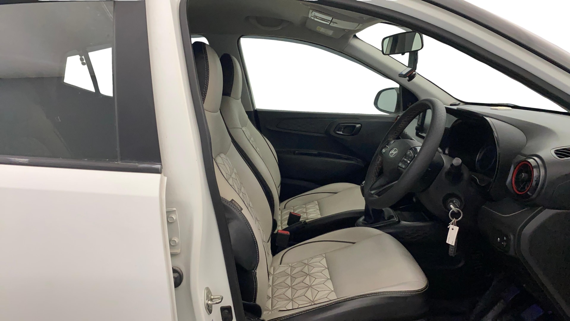 View 2023 Hyundai Grand i10 Nios Sportz Petrol Dual Tone Image 27 Used 2023 Hyundai Grand i10 Nios Sportz Petrol Dual Tone Image 27