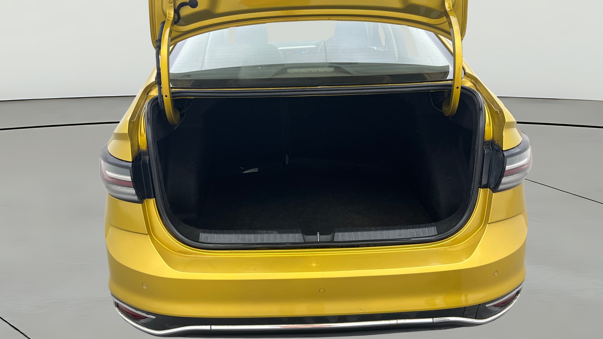 View 2022 Volkswagen Virtus Topline 1.0 TSI MT Image 40 Used 2022 Volkswagen Virtus Topline 1.0 TSI MT Image 40