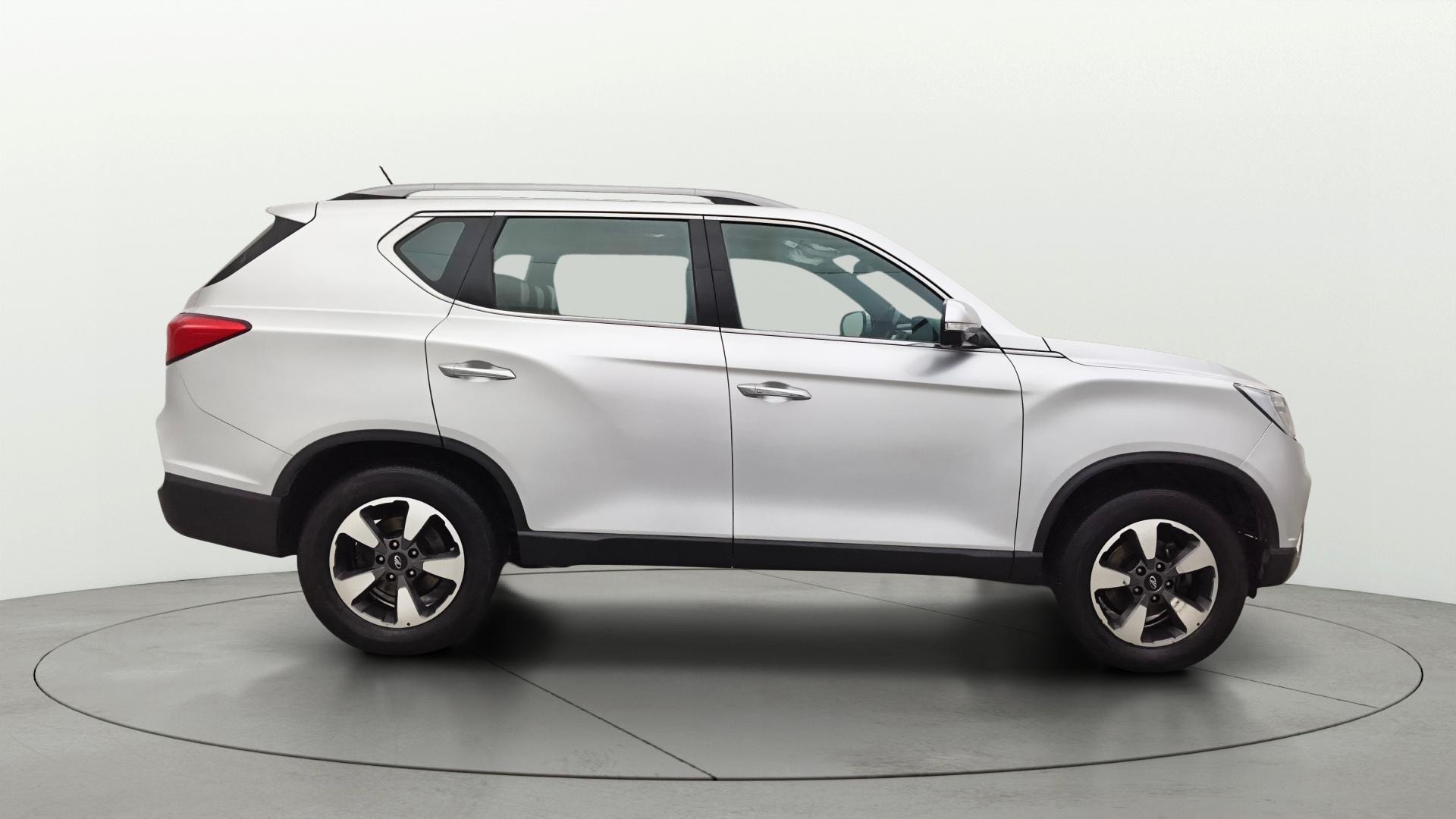 View 2019 Mahindra Alturas G4 4WD AT Image 29 Used 2019 Mahindra Alturas G4 4WD AT Image 29