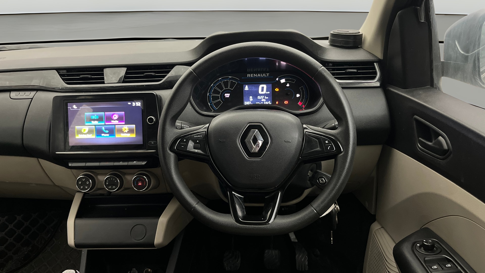 View 2024 Renault Triber RXT Image 21 Used 2024 Renault Triber RXT Image 21