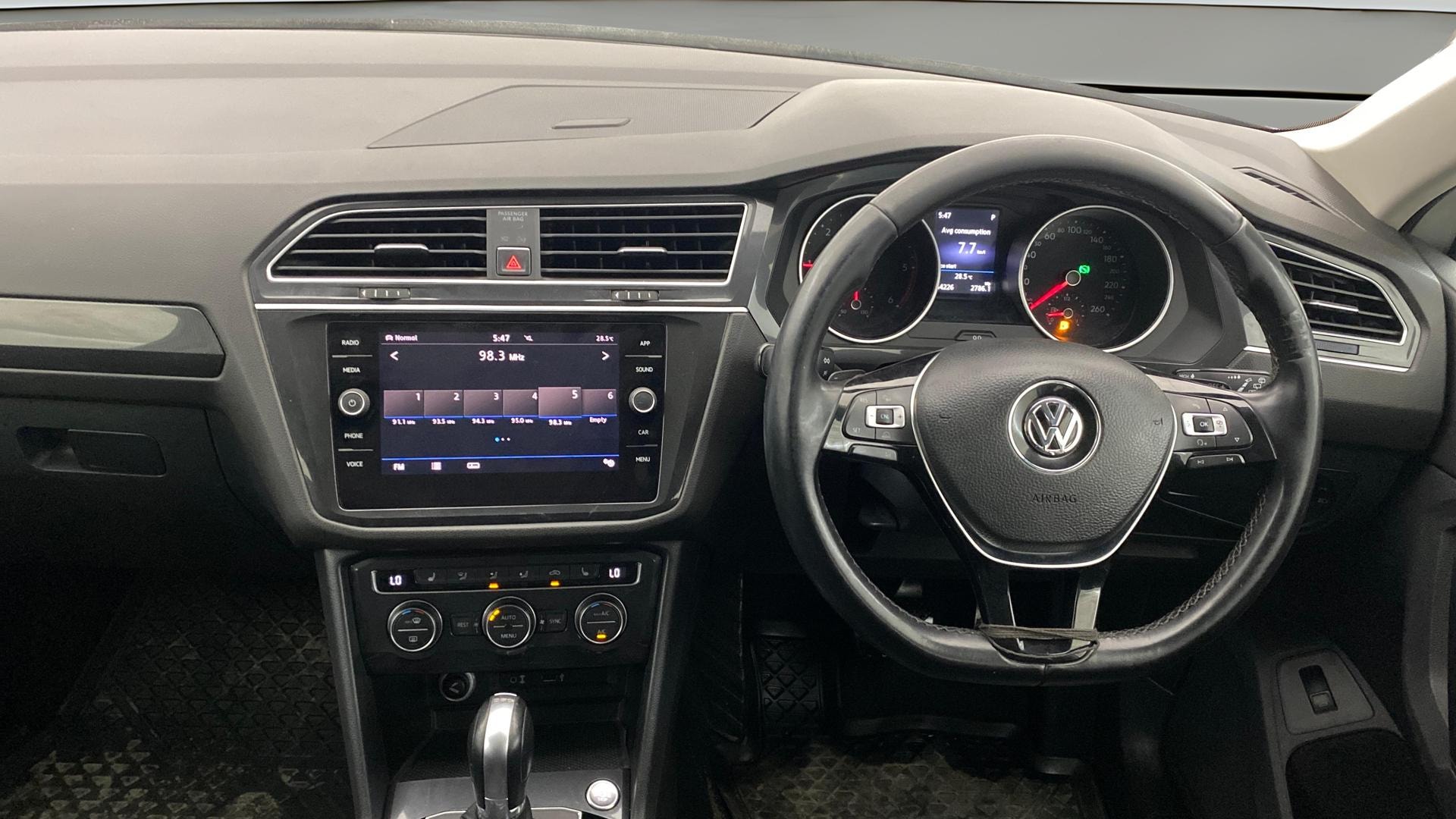 View 2017 Volkswagen Tiguan DSG 4MOTION Comfortline Image 21 Used 2017 Volkswagen Tiguan DSG 4MOTION Comfortline Image 21