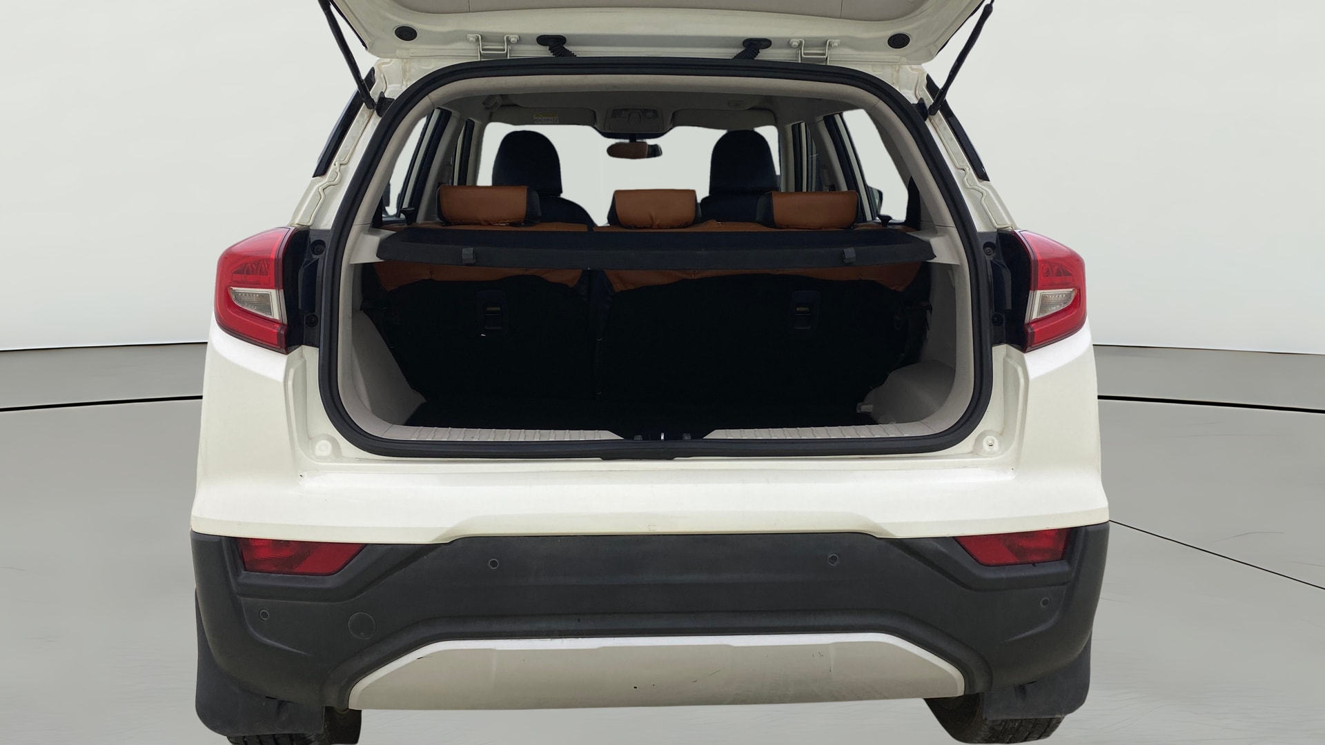 View 2021 Mahindra XUV300 W4 Petrol BS IV Image 41 Used 2021 Mahindra XUV300 W4 Petrol BS IV Image 41