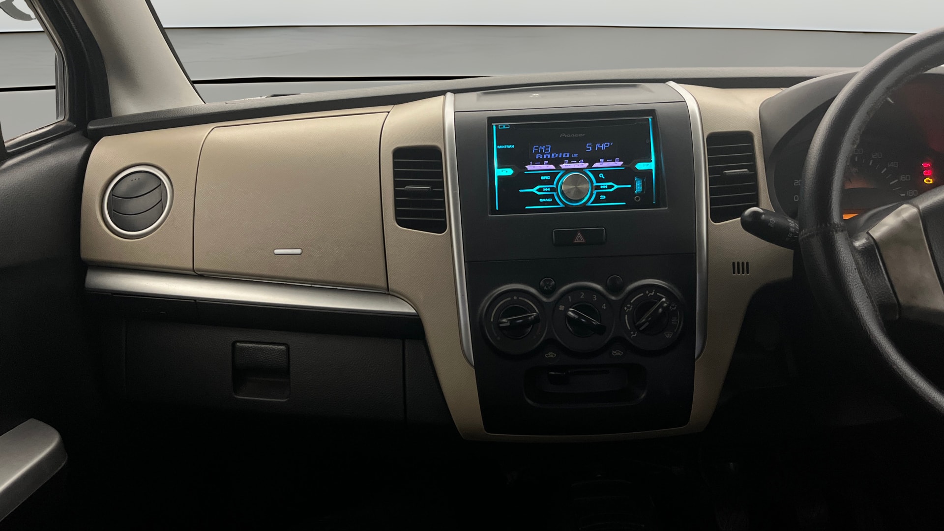 View 2017 Maruti Suzuki 1000 Base Variant Image 17 Used 2017 Maruti Suzuki 1000 Base Variant Image 17