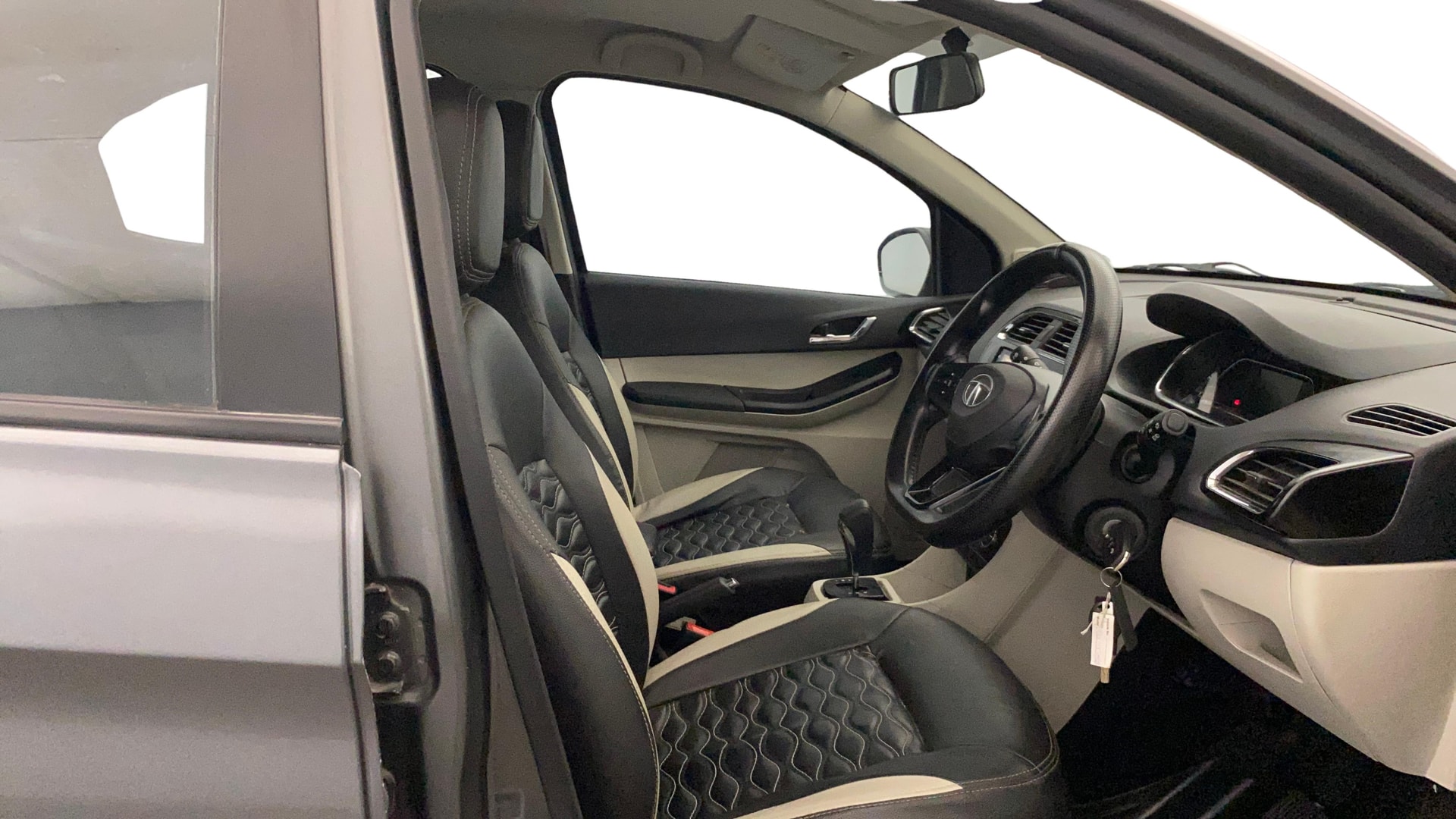 View 2023 Tata Tiago Revotorq XB Image 19 Used 2023 Tata Tiago Revotorq XB Image 19
