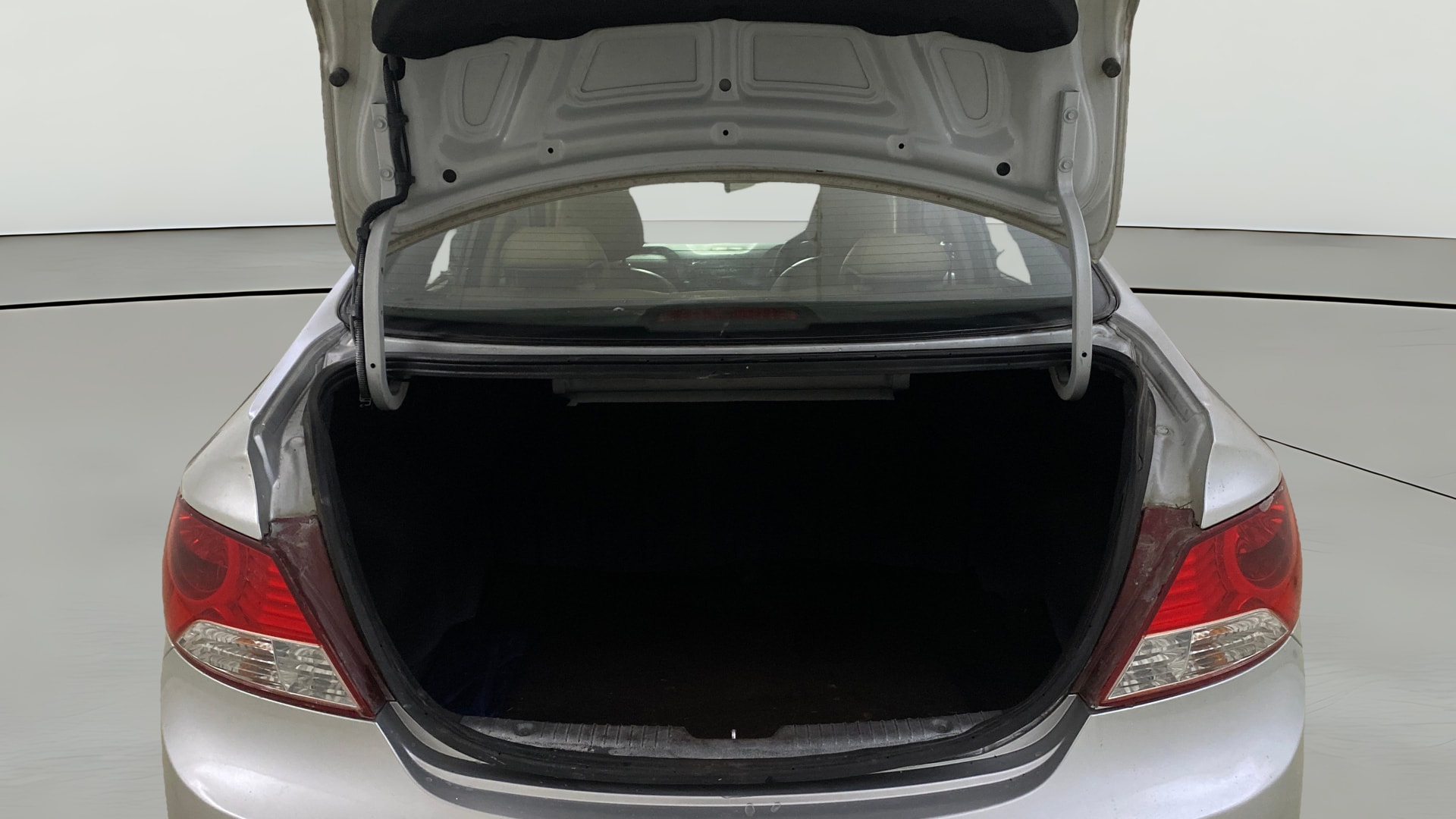 View 2013 Hyundai Fluidic Verna 1.6 VTVT SX AT Image 38 Used 2013 Hyundai Fluidic Verna 1.6 VTVT SX AT Image 38