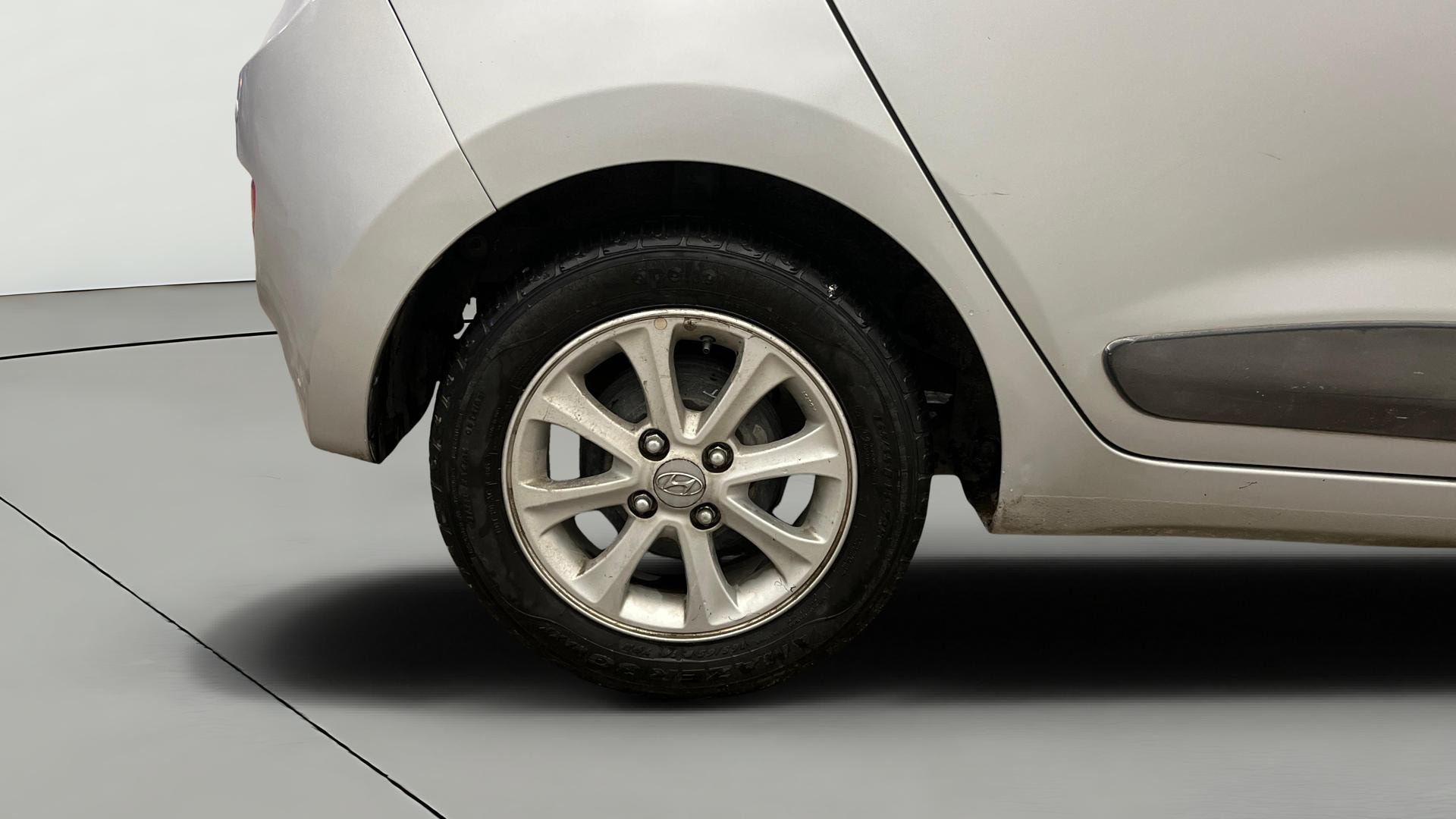 View 2015 Hyundai Grand i10 Asta AT 1.2 Kappa VTVT Image 32 Used 2015 Hyundai Grand i10 Asta AT 1.2 Kappa VTVT Image 32