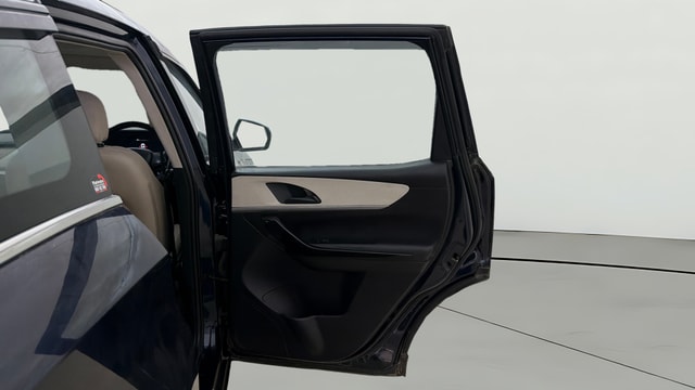 View Mahindra XUV700 Image 5 Used Mahindra XUV700 Image 5