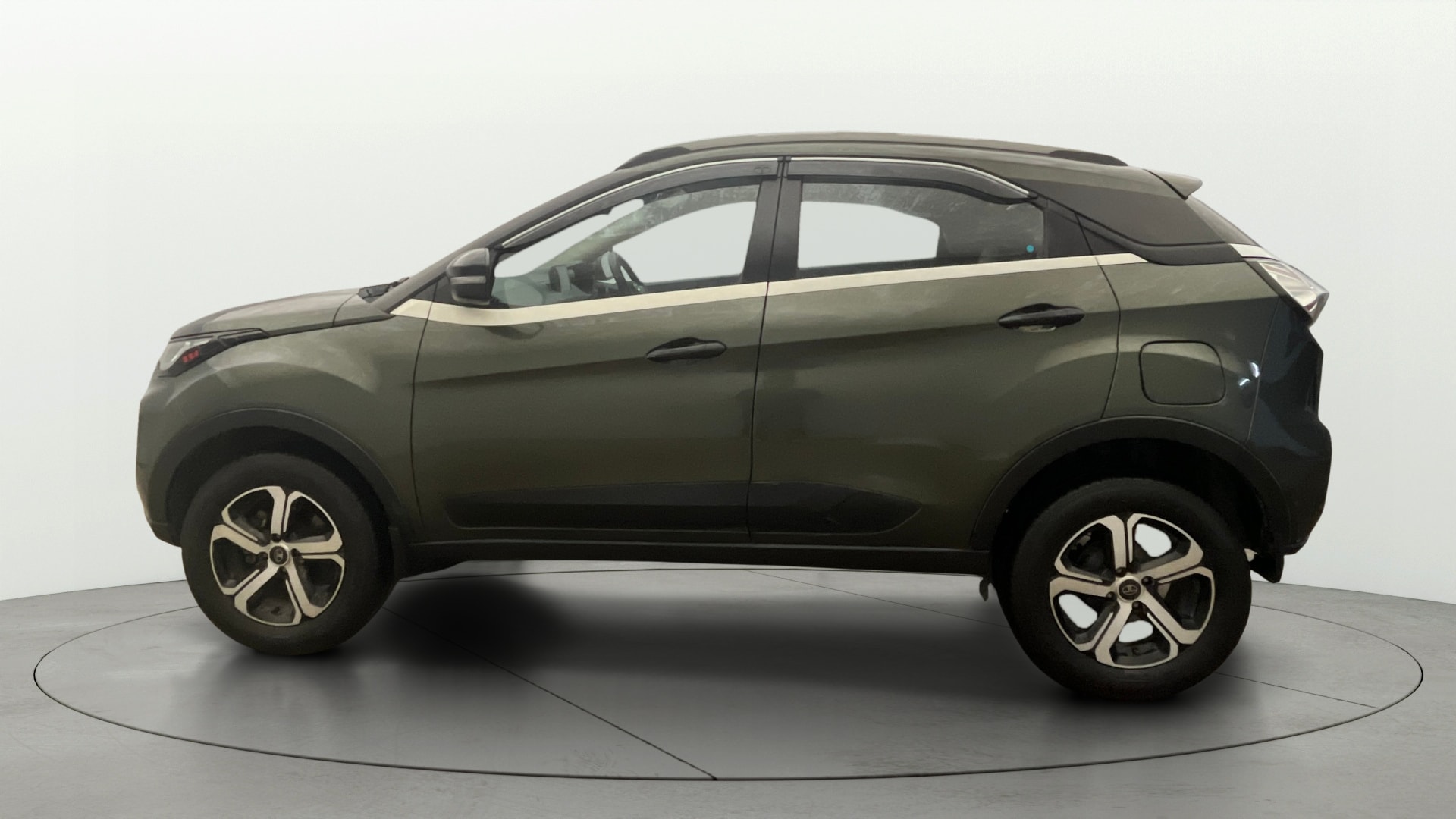 View 2022 Tata Nexon Revotron XE Image 5 Used 2022 Tata Nexon Revotron XE Image 5