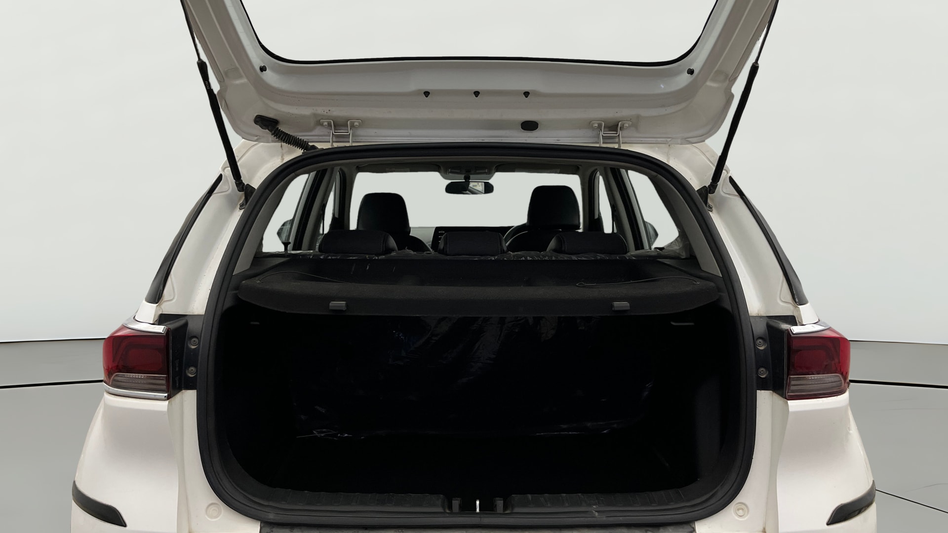 View 2023 Kia Sonet HTK Plus iMT Petrol Image 39 Used 2023 Kia Sonet HTK Plus iMT Petrol Image 39