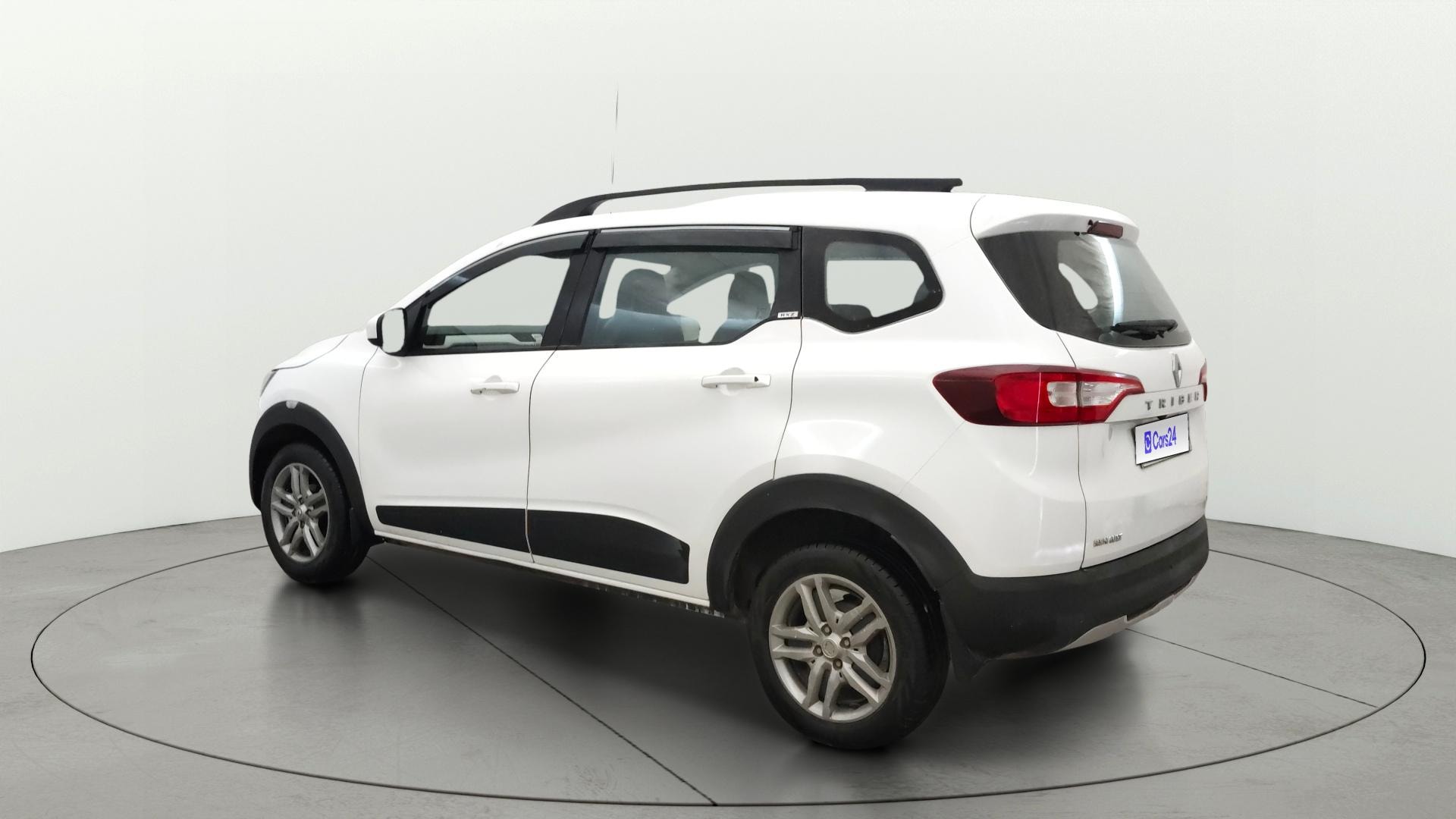 View 2021 Renault Triber RXZ Image 2 Used 2021 Renault Triber RXZ Image 2