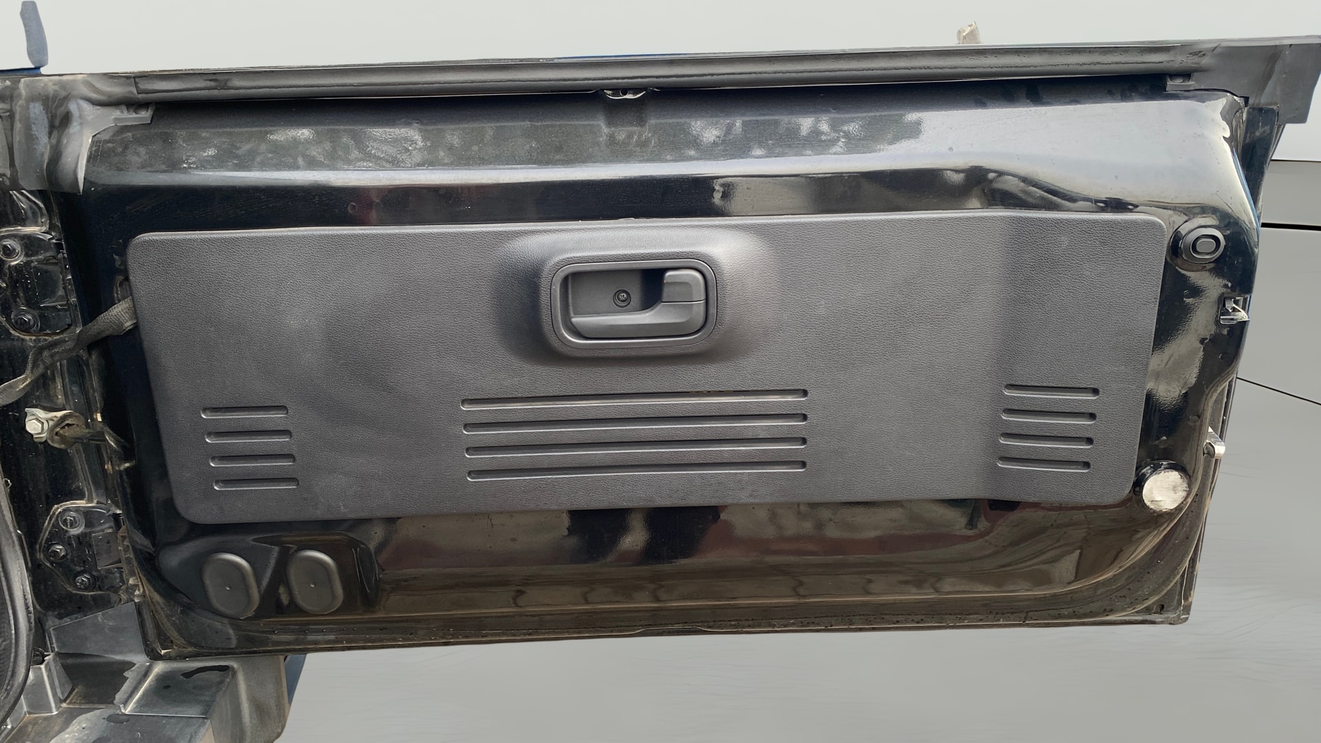 View 2022 Mahindra Thar AX Standard Manual Soft Top 6 Seater Image 17 Used 2022 Mahindra Thar AX Standard Manual Soft Top 6 Seater Image 17