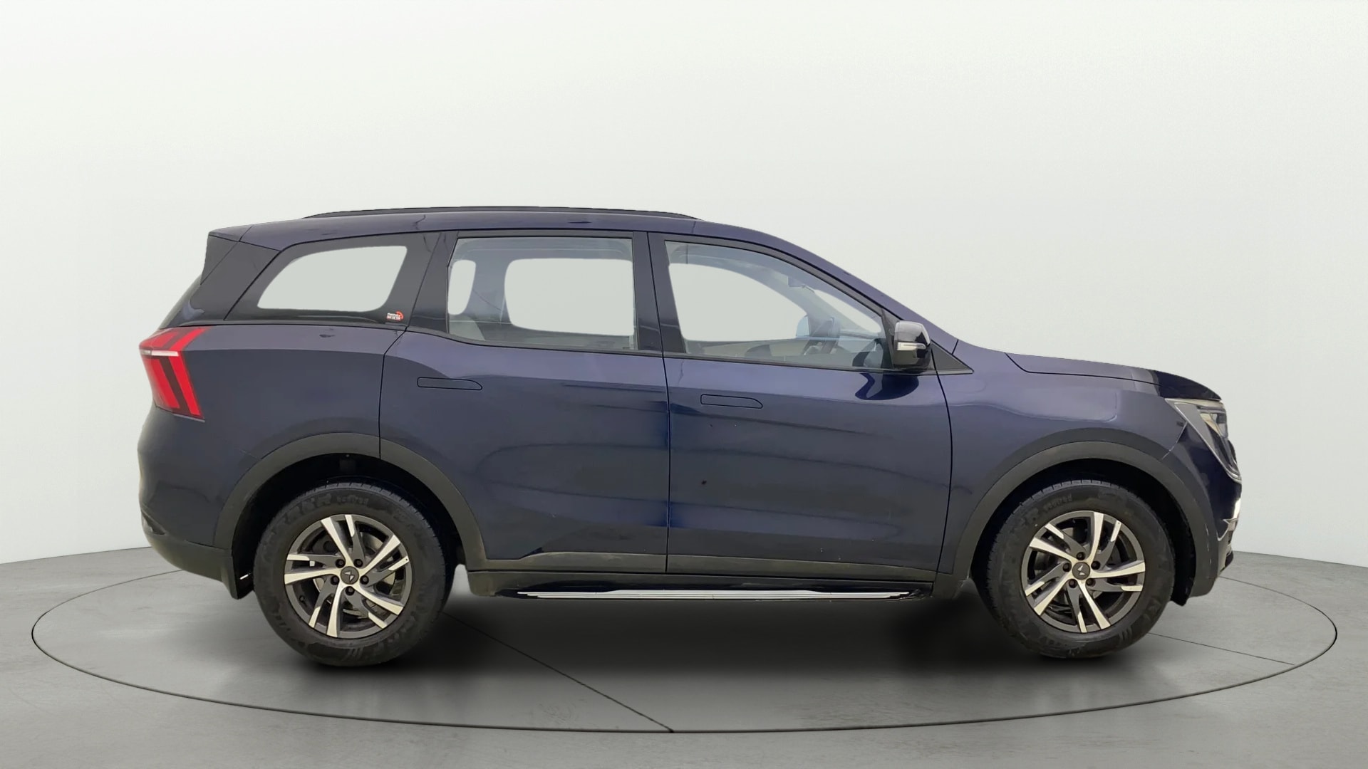 View 2022 Mahindra XUV700 MX Petrol 5 STR Image 27 Used 2022 Mahindra XUV700 MX Petrol 5 STR Image 27