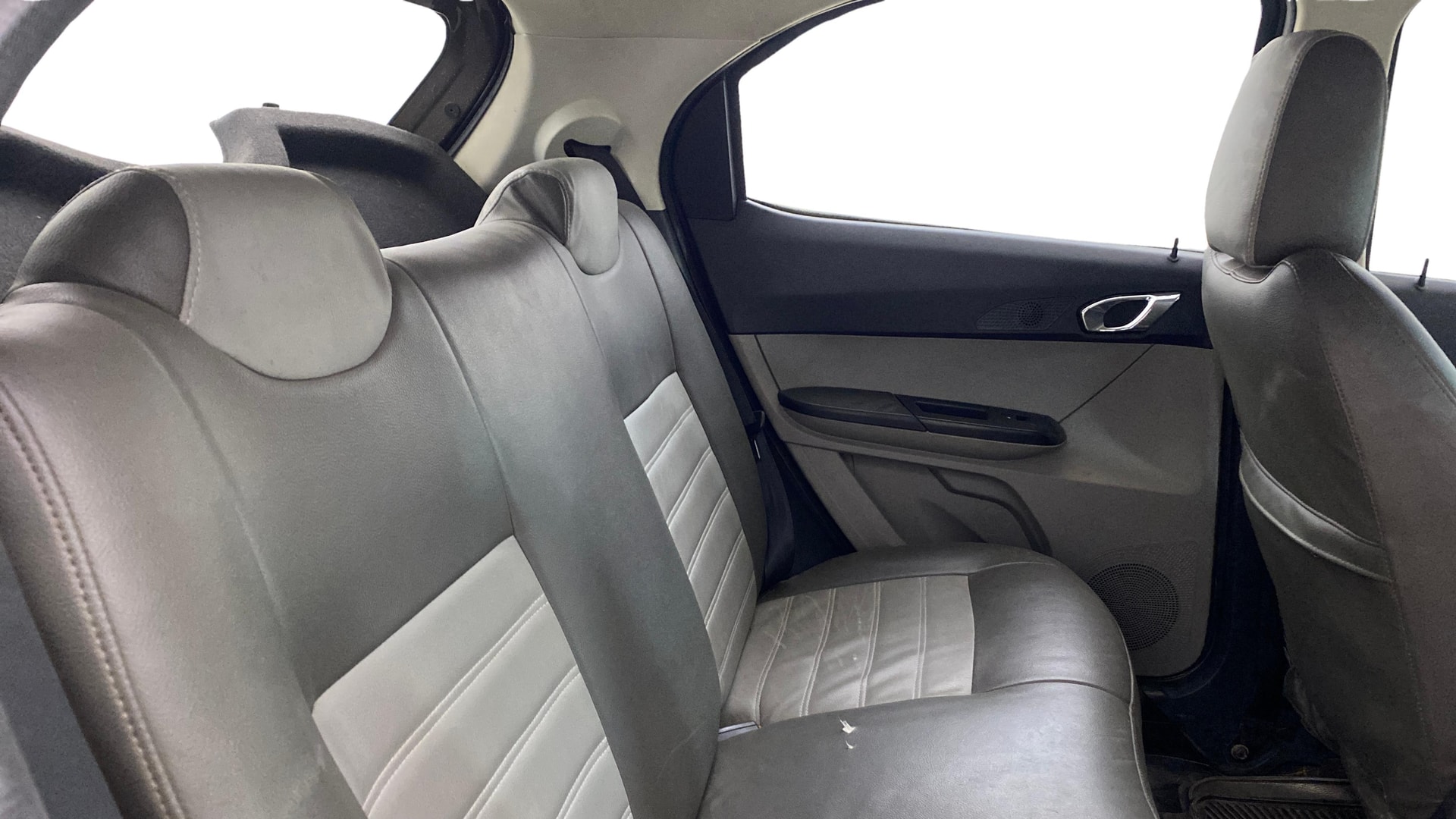 View 2017 Tata Tiago Revotorq XB Image 28 Used 2017 Tata Tiago Revotorq XB Image 28
