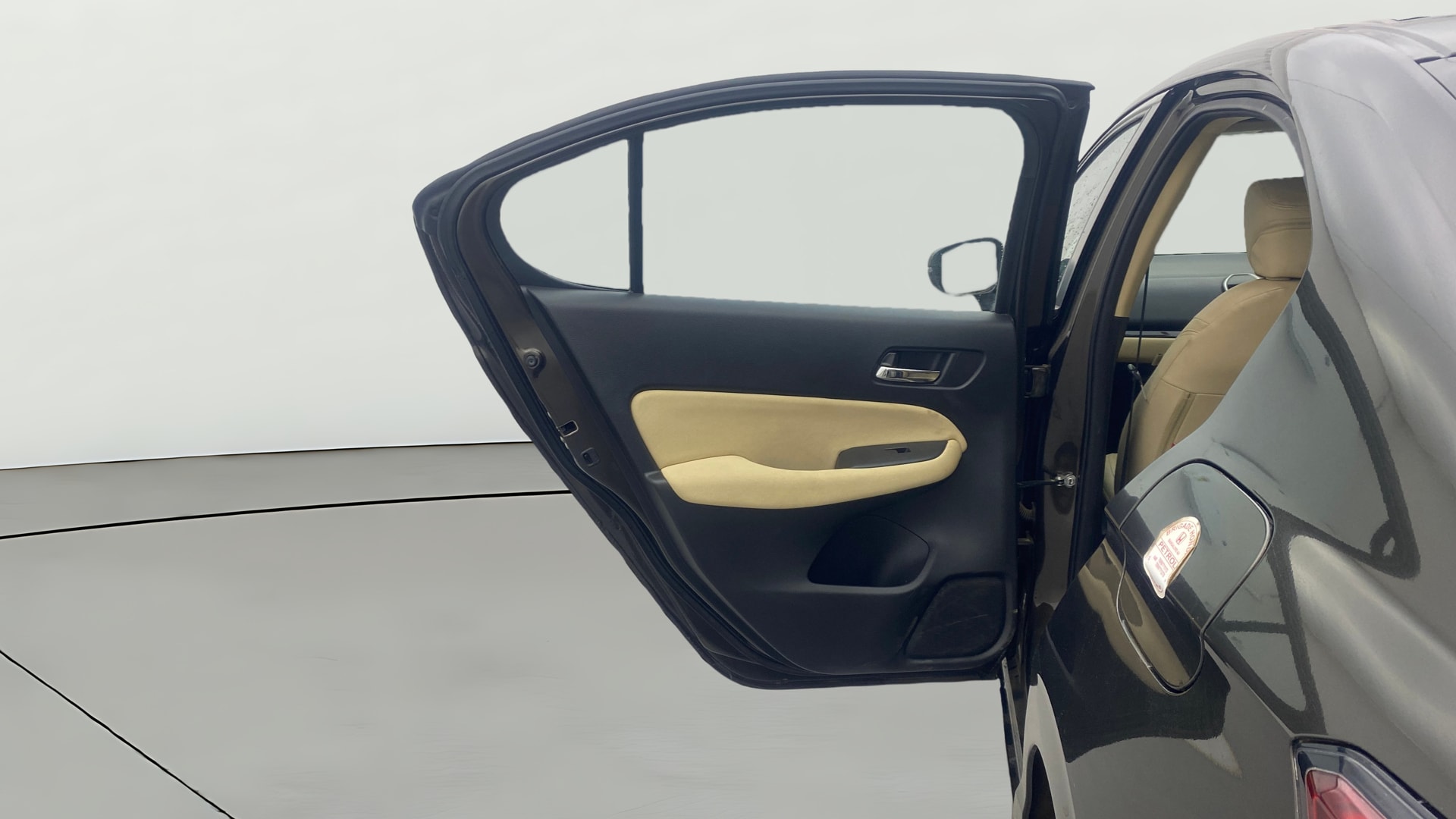 View 2021 Honda City ZX MT Diesel Anniversary Edition Image 23 Used 2021 Honda City ZX MT Diesel Anniversary Edition Image 23