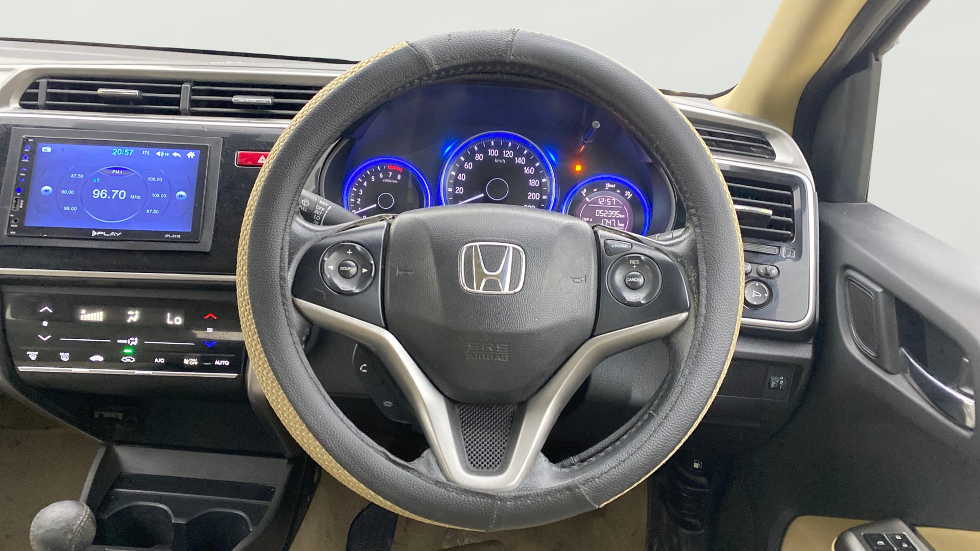 View 2015 Honda City ZX MT Diesel Anniversary Edition Image 13 Used 2015 Honda City ZX MT Diesel Anniversary Edition Image 13