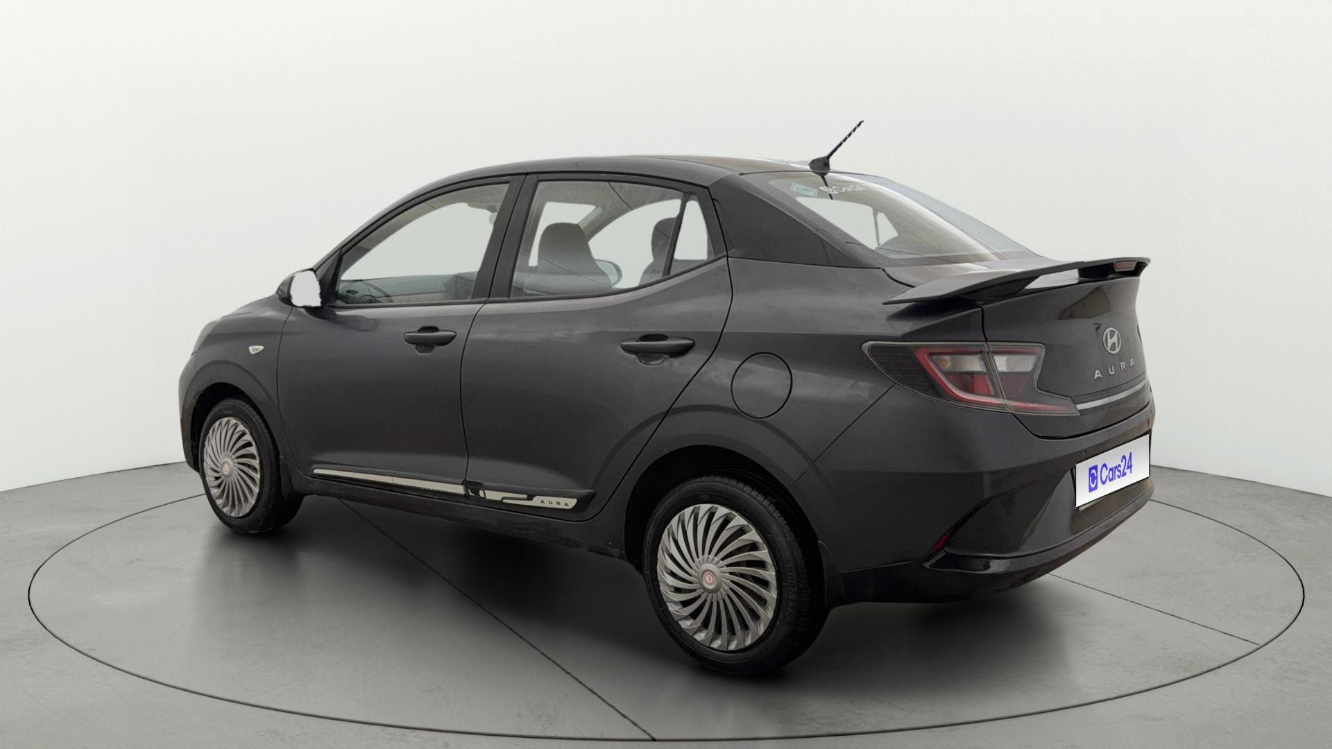 View 2023 Hyundai Aura SX MT CNG Image 2 Used 2023 Hyundai Aura SX MT CNG Image 2