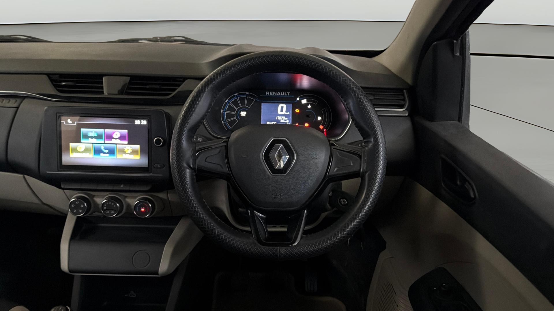 View 2019 Renault Triber RXT Image 13 Used 2019 Renault Triber RXT Image 13