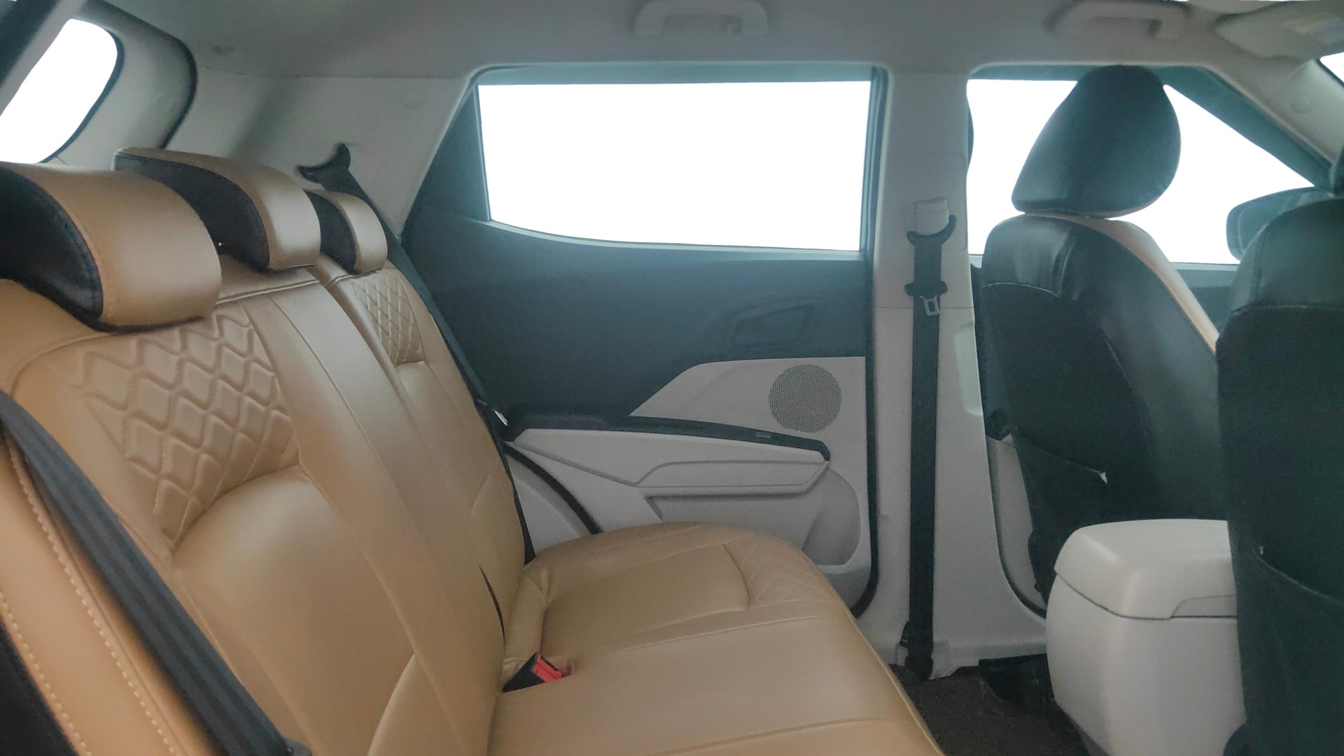 View 2019 Mahindra XUV300 W4 Petrol BS IV Image 33 Used 2019 Mahindra XUV300 W4 Petrol BS IV Image 33