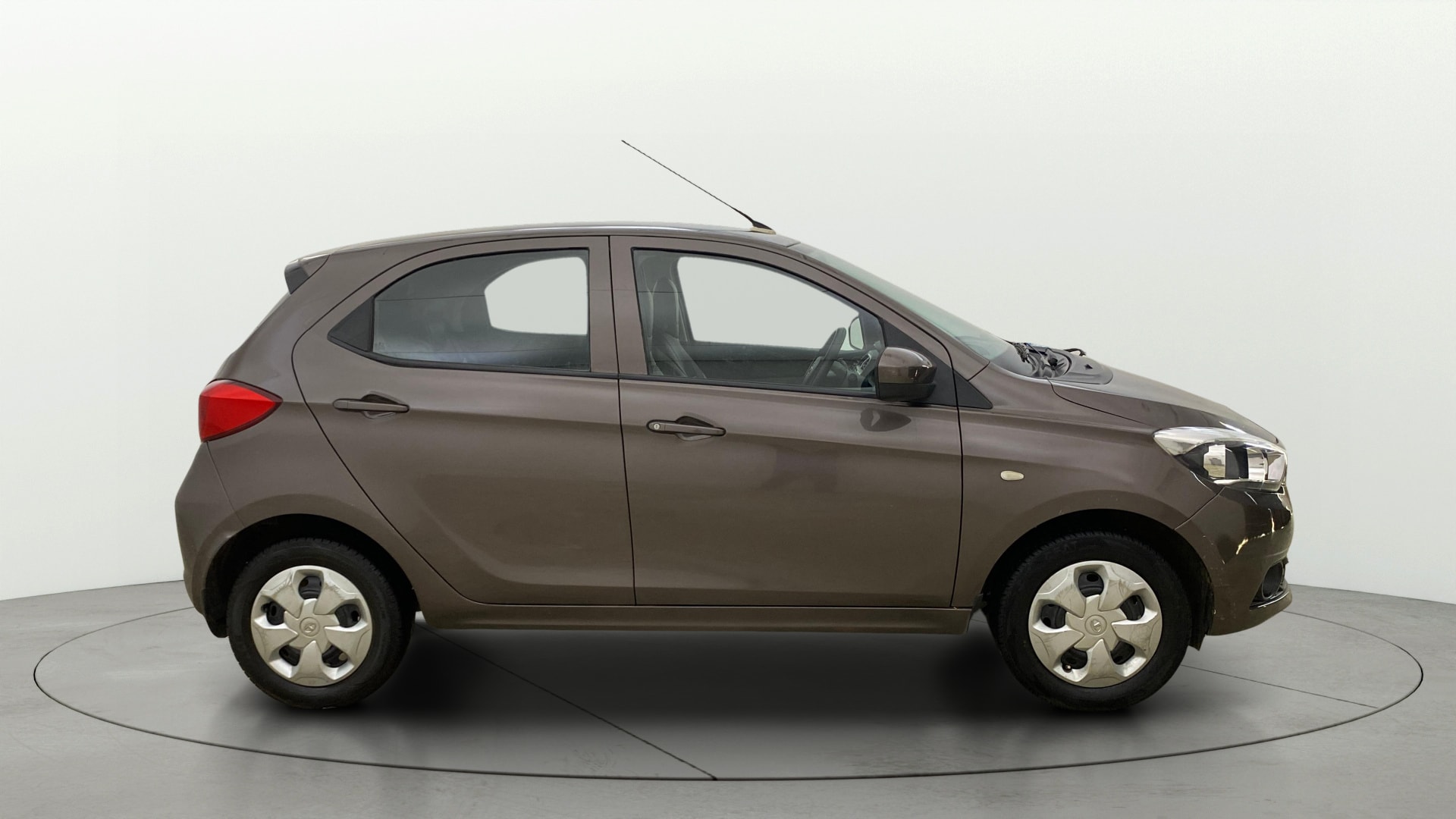 View 2018 Tata Tiago Revotorq XB Image 8 Used 2018 Tata Tiago Revotorq XB Image 8