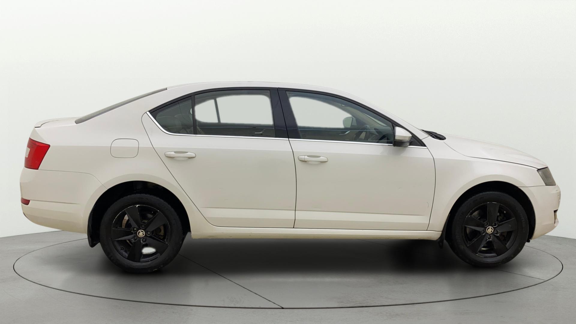 View 2017 Skoda Octavia 1.4 Style TSI MT Image 9 Used 2017 Skoda Octavia 1.4 Style TSI MT Image 9