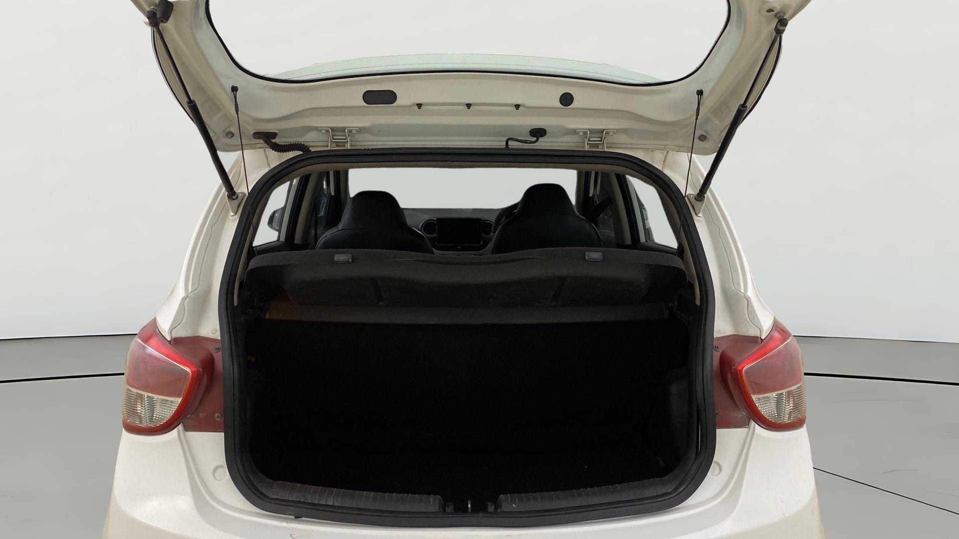 View 2014 Hyundai Grand i10 Asta AT 1.2 Kappa VTVT Image 37 Used 2014 Hyundai Grand i10 Asta AT 1.2 Kappa VTVT Image 37