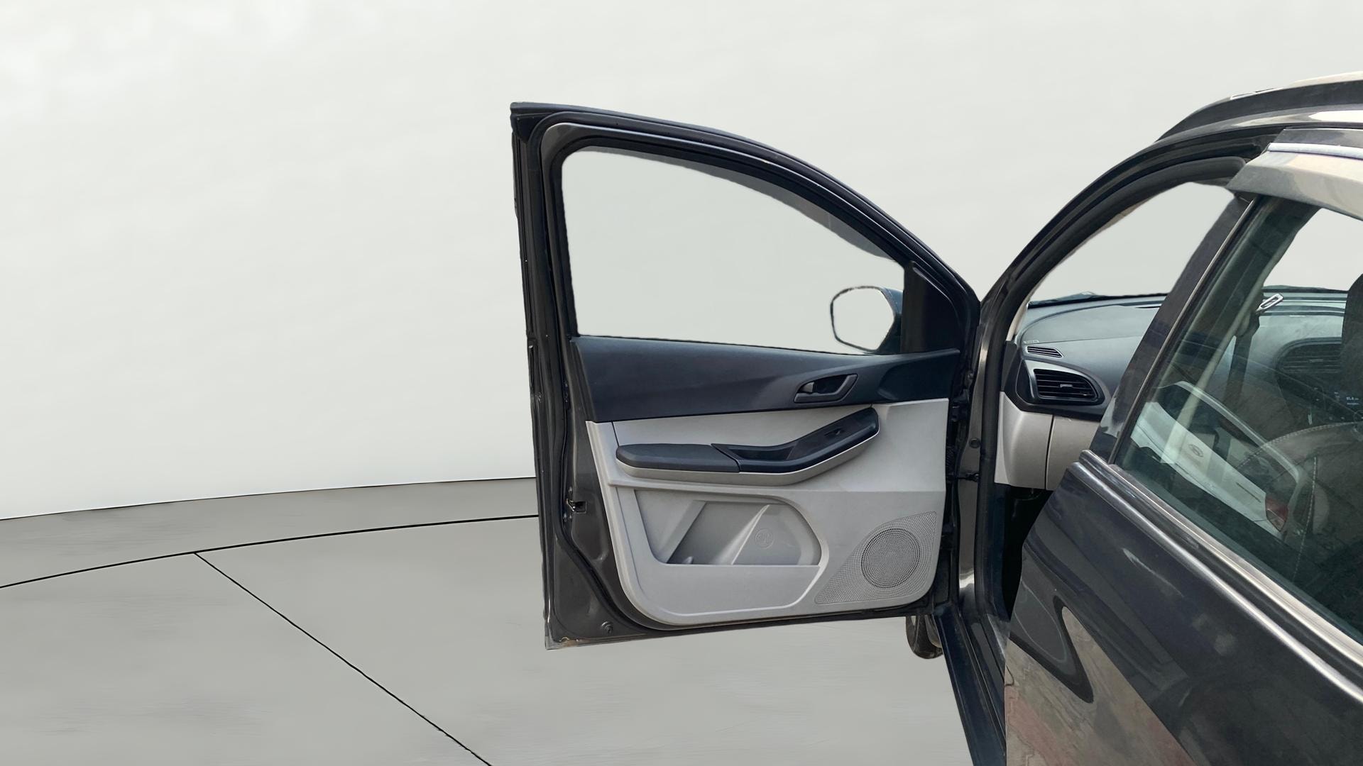 View 2024 Tata Tiago Revotorq XB Image 30 Used 2024 Tata Tiago Revotorq XB Image 30