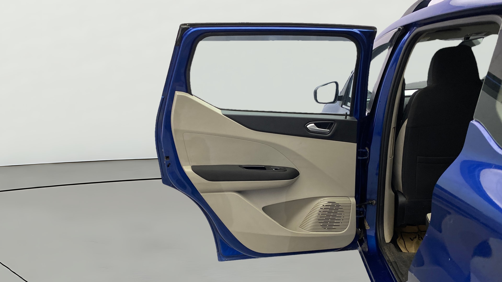 View 2019 Renault Triber RXZ Image 23 Used 2019 Renault Triber RXZ Image 23