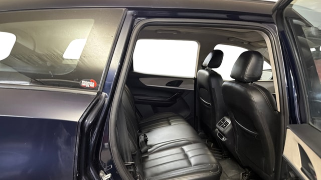 View Mahindra XUV700 Image 29 Used Mahindra XUV700 Image 29