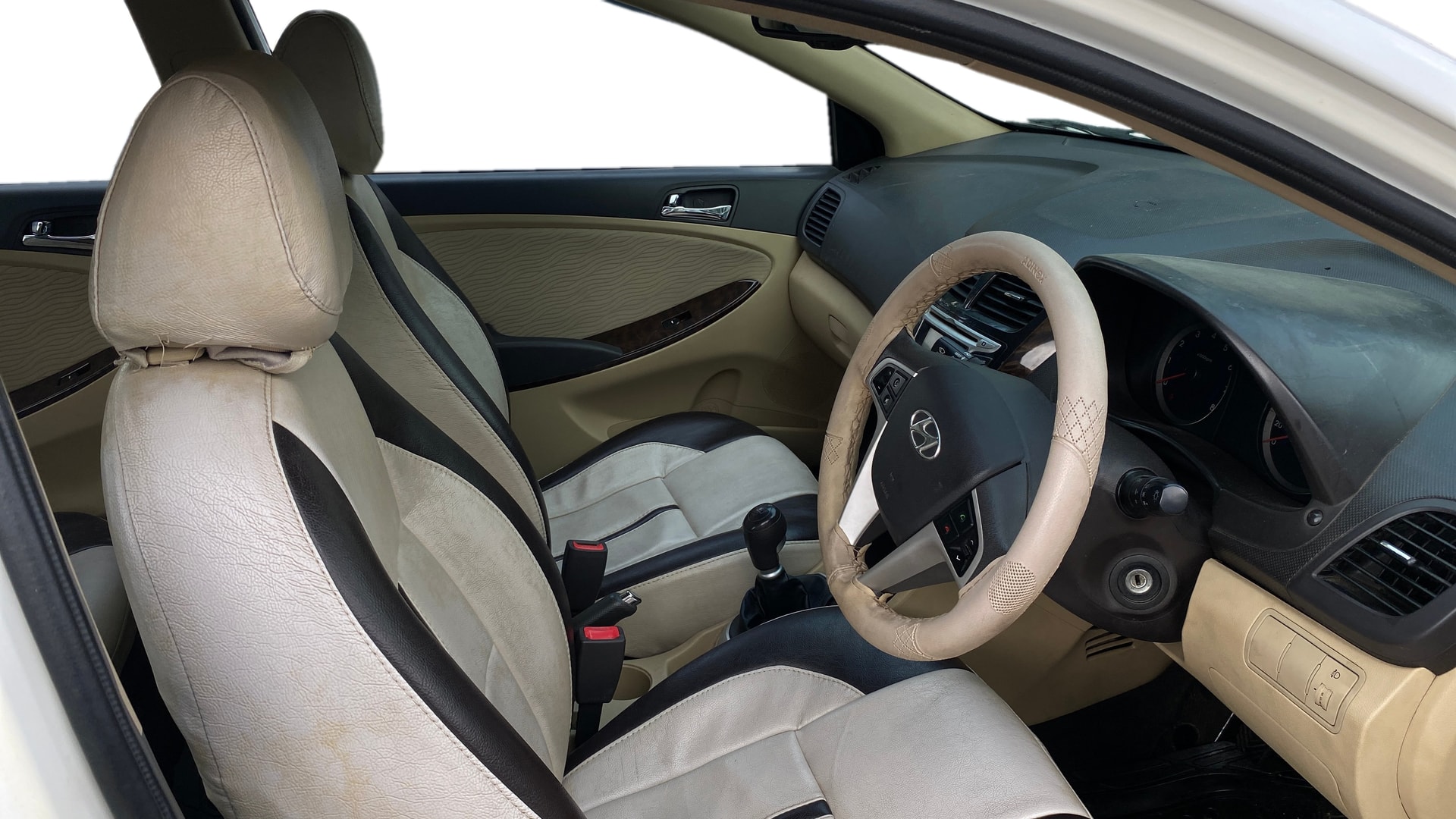 View 2014 Hyundai Fluidic Verna 1.6 VTVT SX Image 27 Used 2014 Hyundai Fluidic Verna 1.6 VTVT SX Image 27