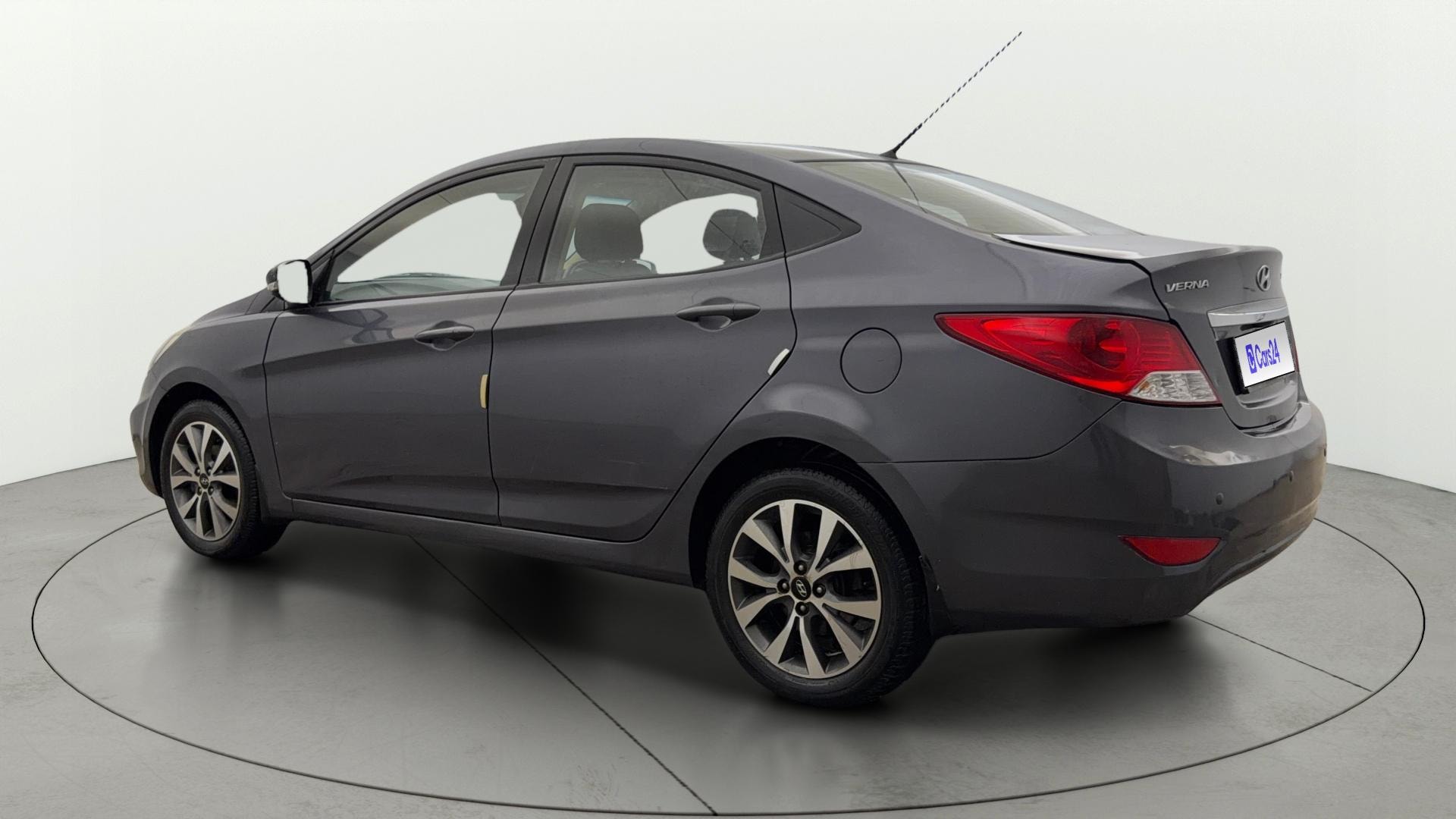 View 2014 Hyundai Fluidic Verna 1.6 VTVT SX Image 2 Used 2014 Hyundai Fluidic Verna 1.6 VTVT SX Image 2