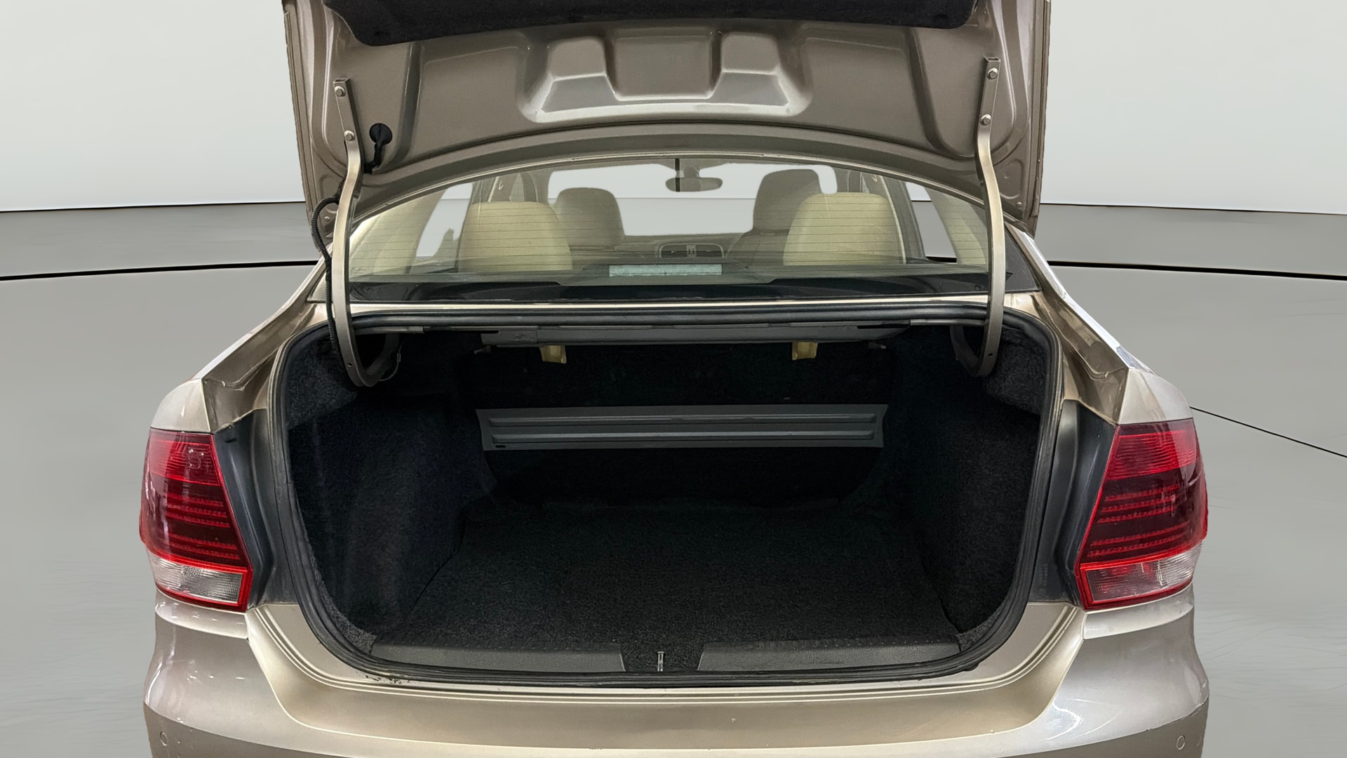 View 2016 Volkswagen Vento DSG Image 37 Used 2016 Volkswagen Vento DSG Image 37