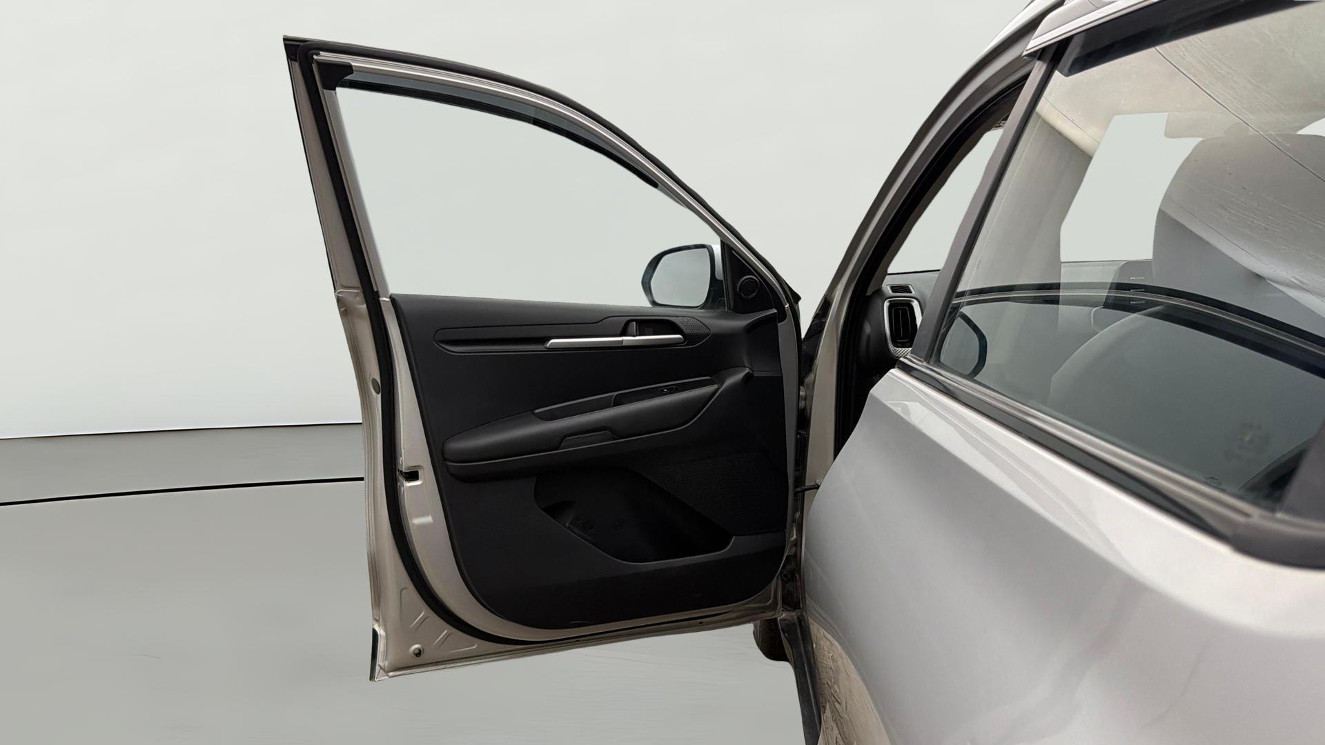 View 2023 Kia Sonet HTK Plus Petrol Image 32 Used 2023 Kia Sonet HTK Plus Petrol Image 32