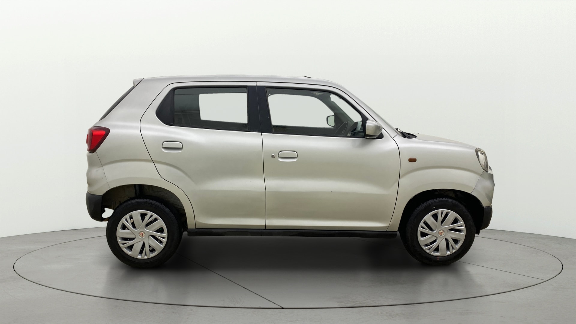 View 2020 Maruti Suzuki 1000 Base Variant Image 8 Used 2020 Maruti Suzuki 1000 Base Variant Image 8
