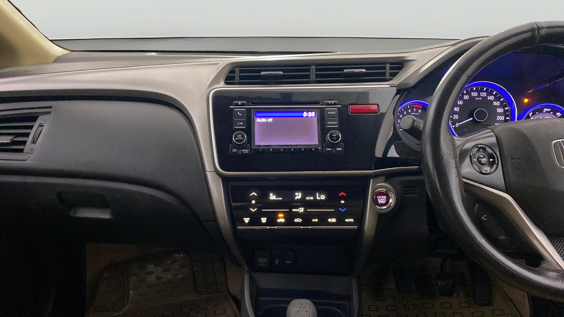 View 2016 Honda City ZX MT Diesel Anniversary Edition Image 18 Used 2016 Honda City ZX MT Diesel Anniversary Edition Image 18