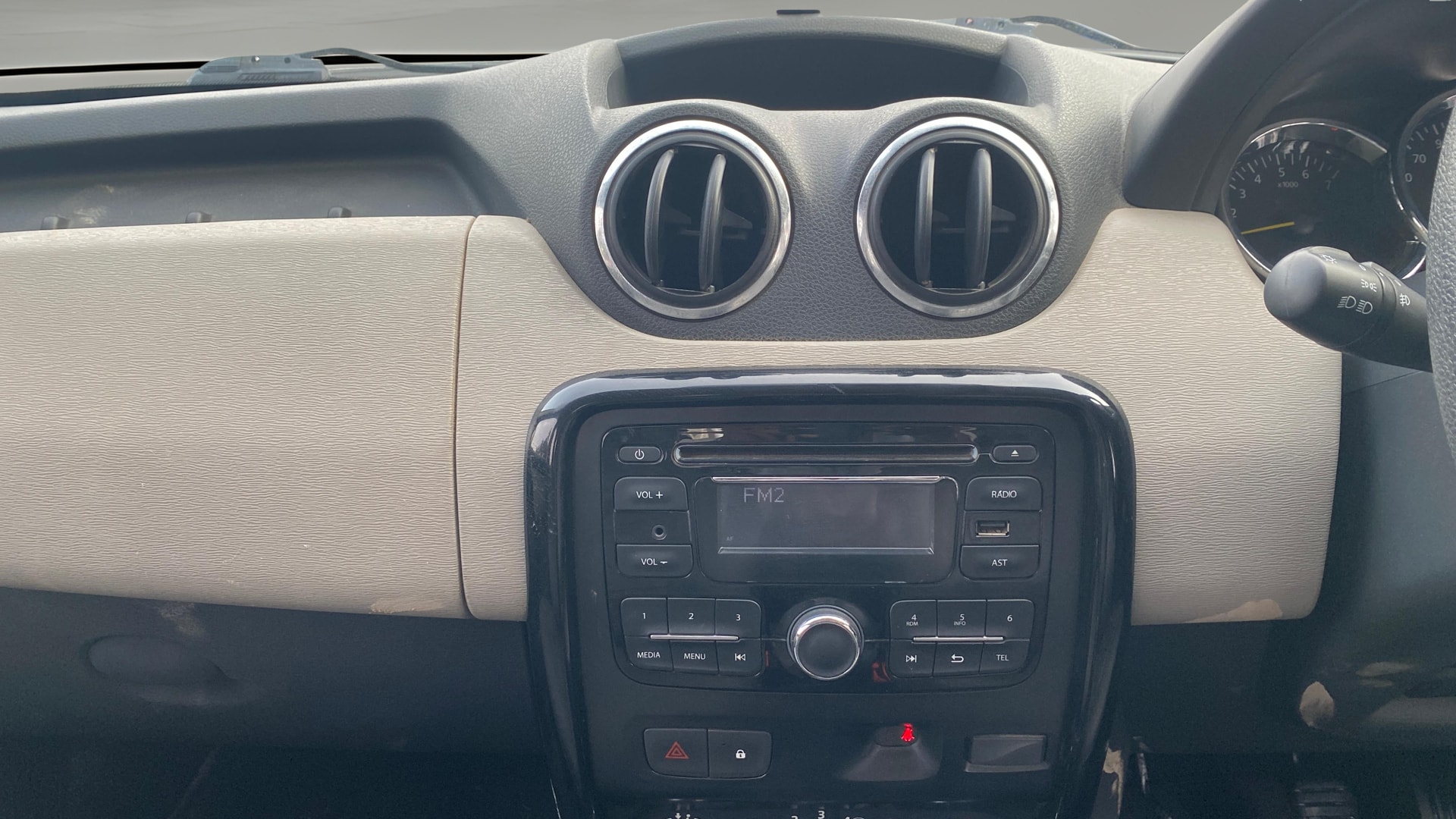 View 2015 Renault Duster Petrol RXL Image 32 Used 2015 Renault Duster Petrol RXL Image 32